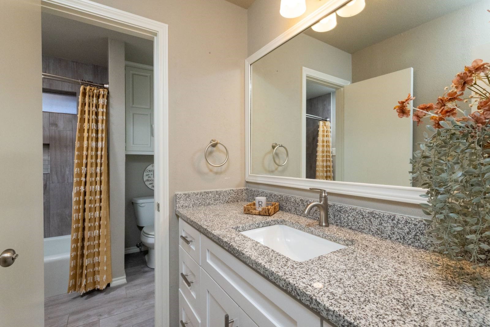 1813 Lakeside Drive Arlington TX 76013