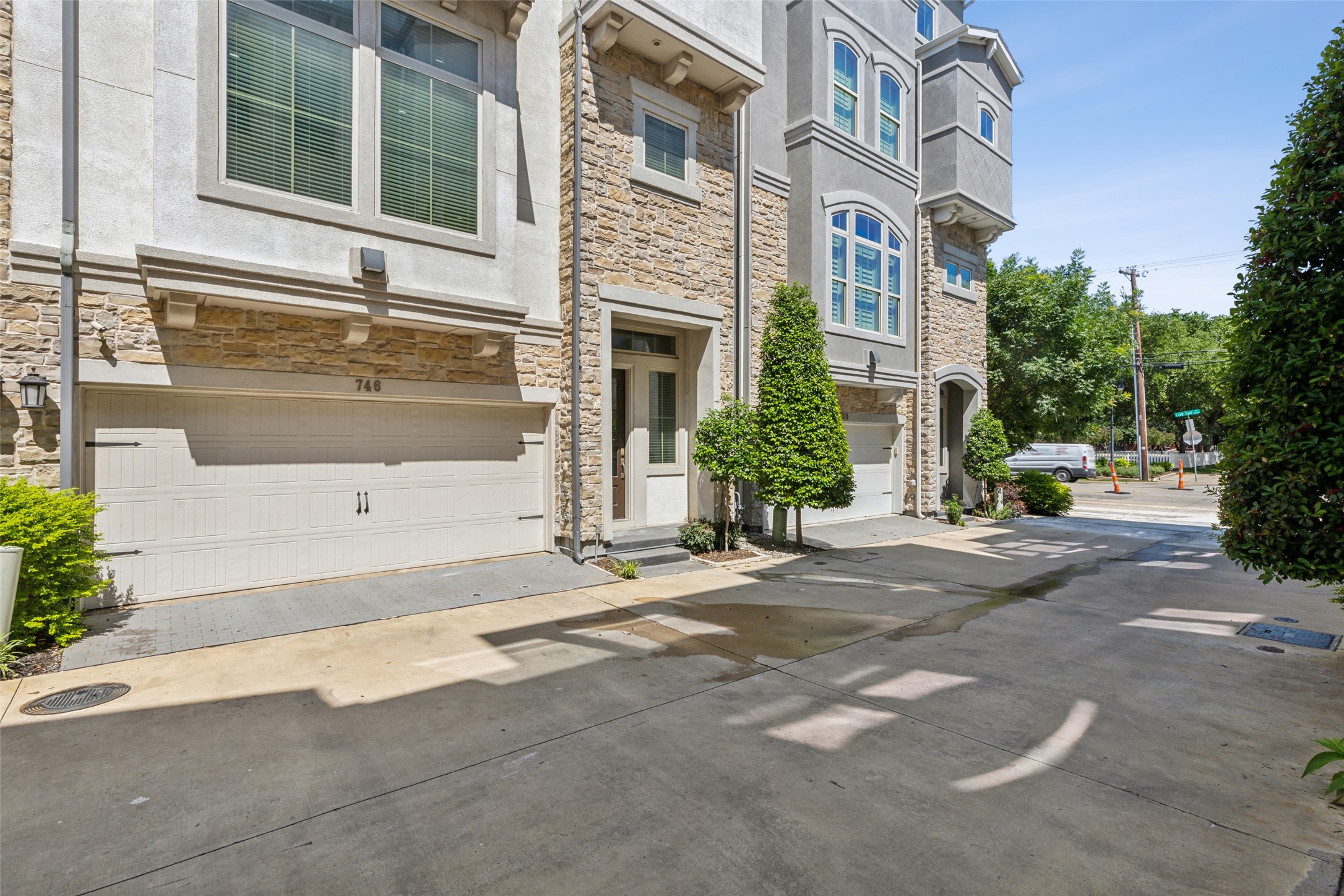 746 Lacey Oaks Place Dallas TX 75204