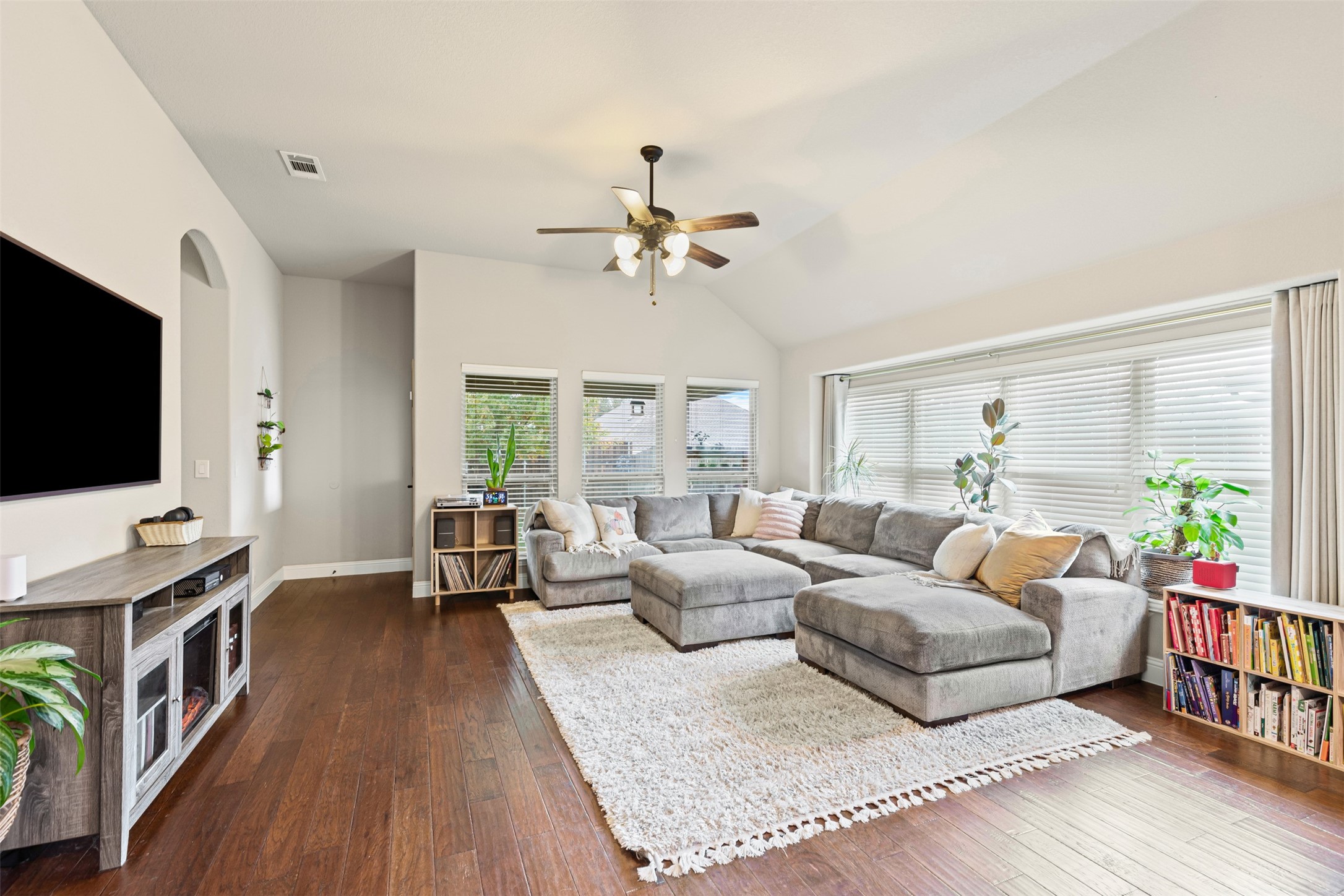 8321 Spitfire Trail Aubrey TX 76227