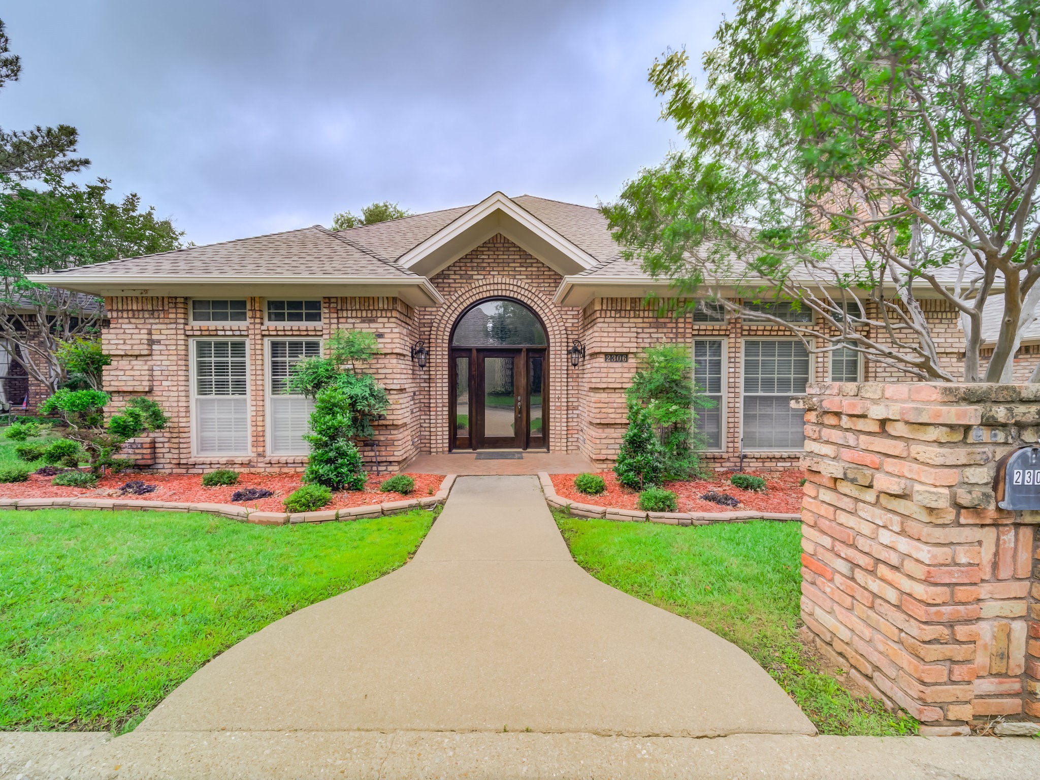 2306 Pheasant Trail Arlington TX 76016