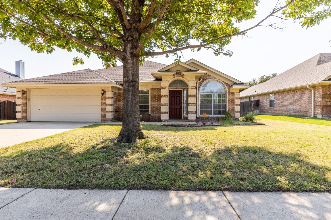 421 Carriage Lane Saginaw TX 76179