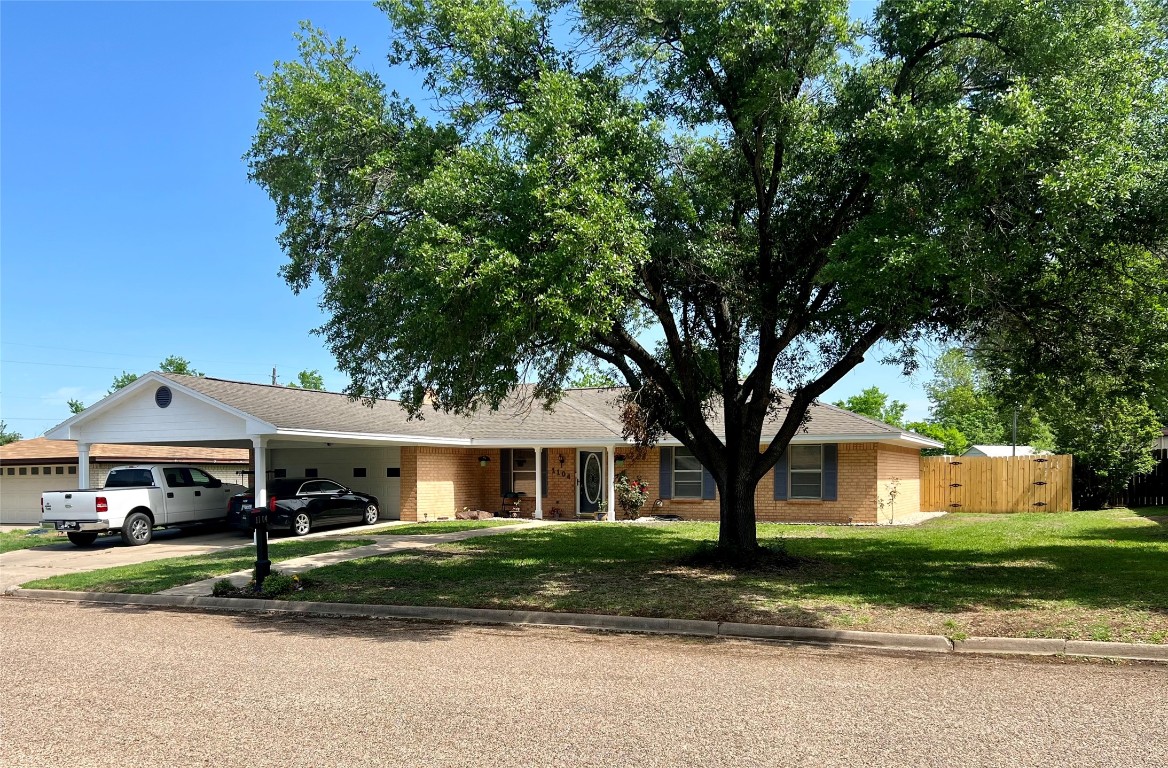 1104 Briarwood Street Mexia TX 76667