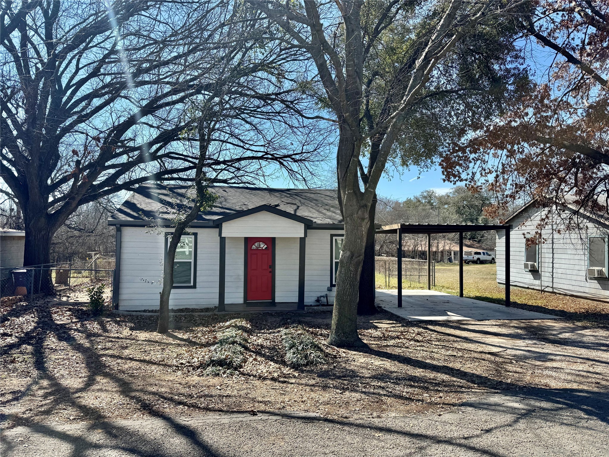 113 W Arnold Street Granbury TX 76048