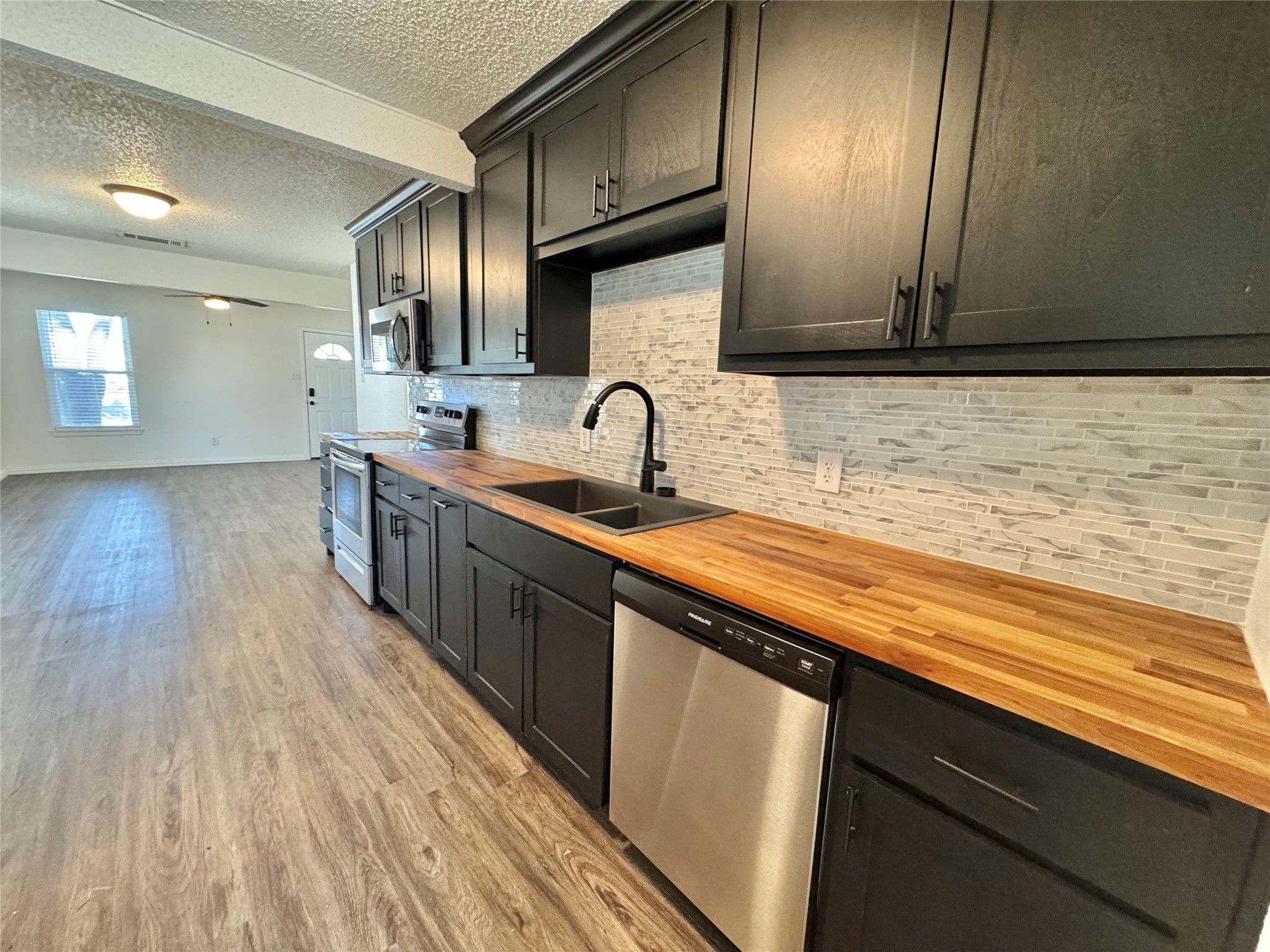 113 W Arnold Street Granbury TX 76048