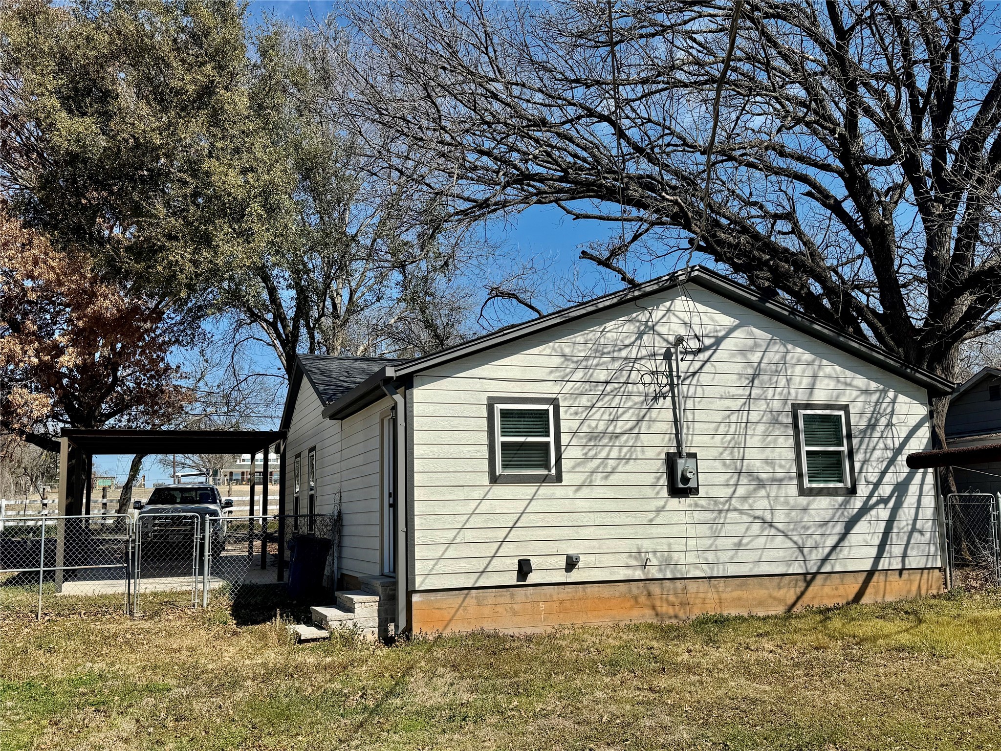 113 W Arnold Street Granbury TX 76048