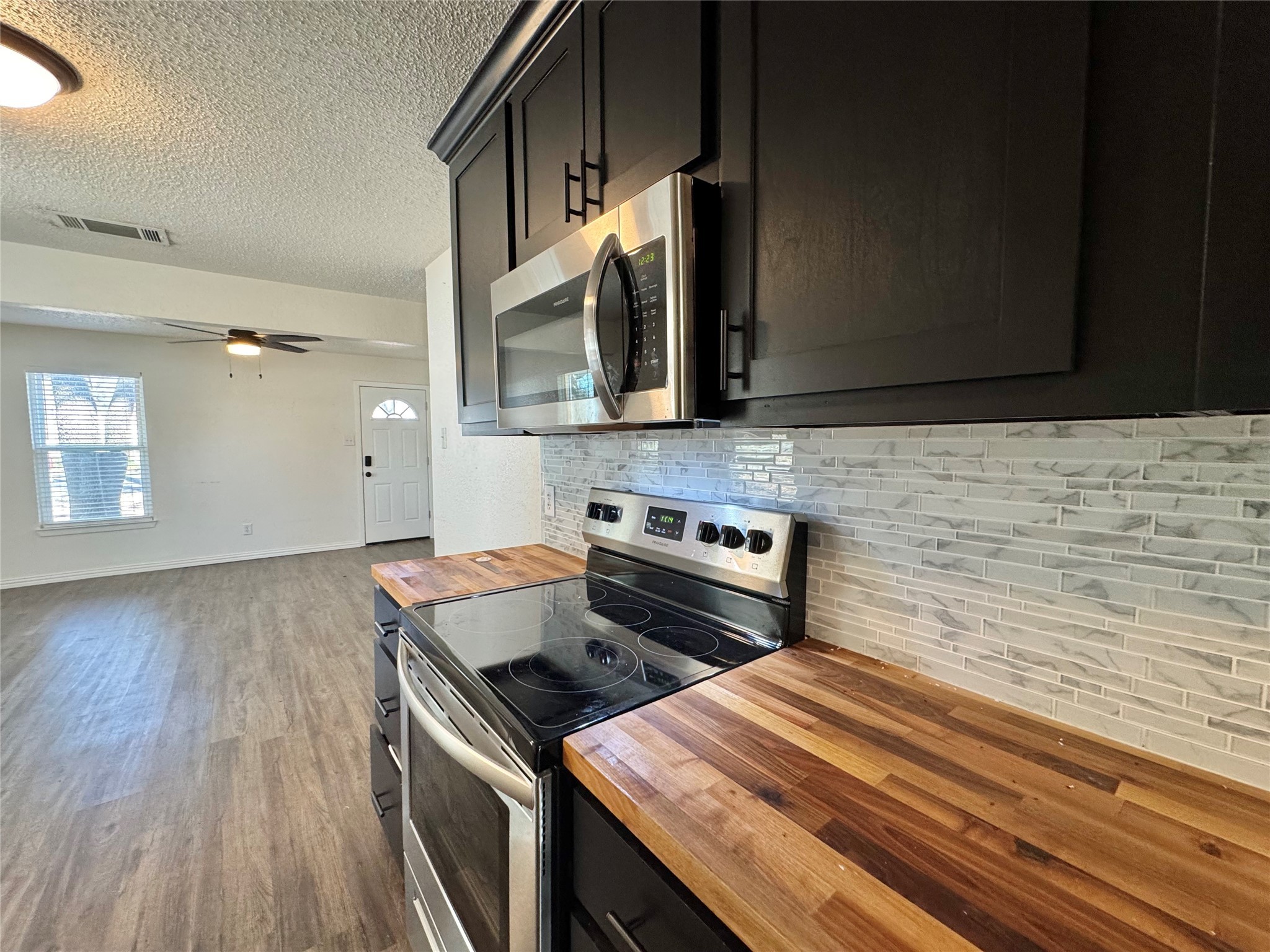 113 W Arnold Street Granbury TX 76048