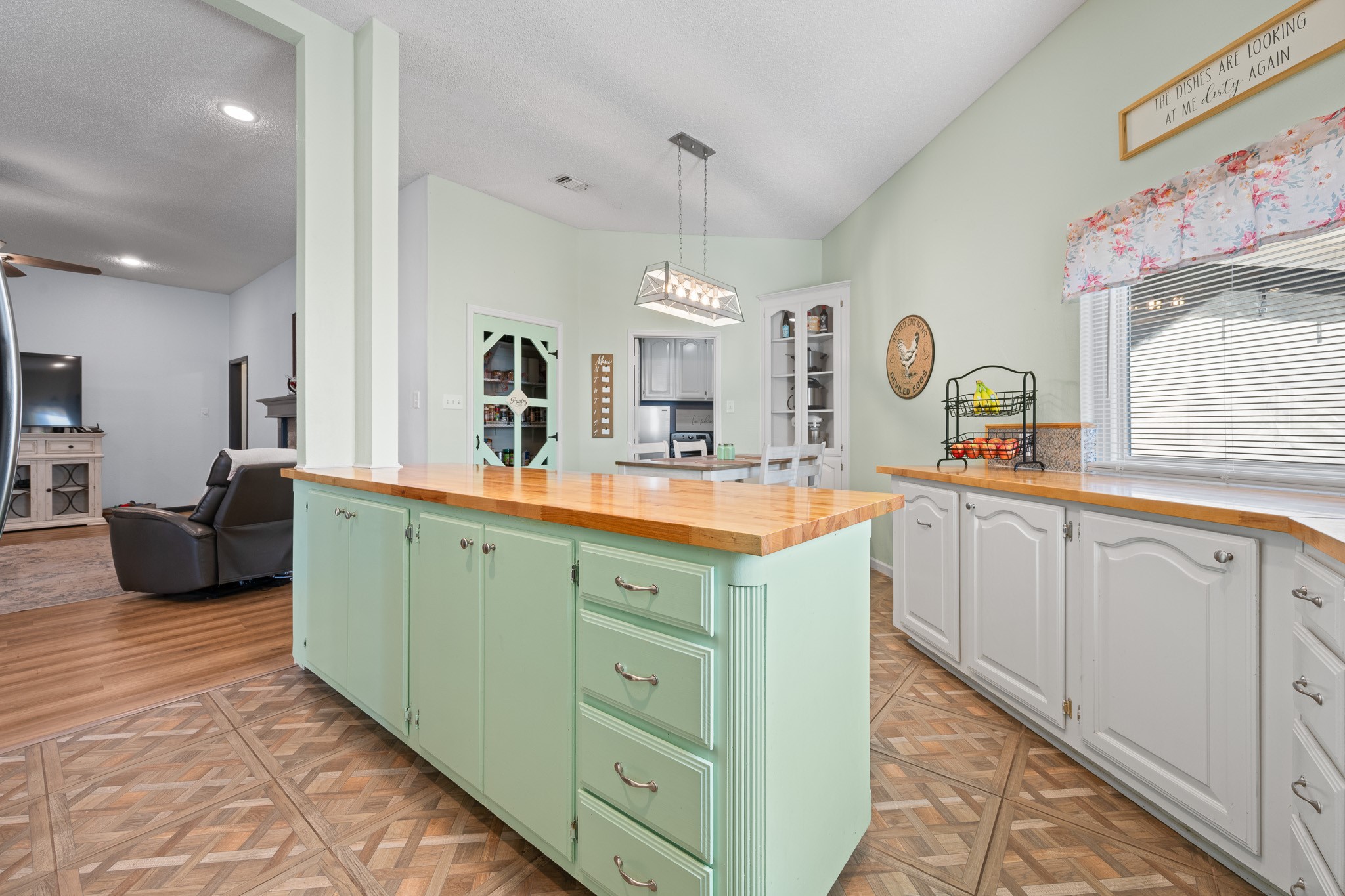 905 Evandale Road Burleson TX 76028