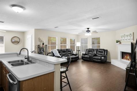 313 Angela Drive Burleson TX 76028