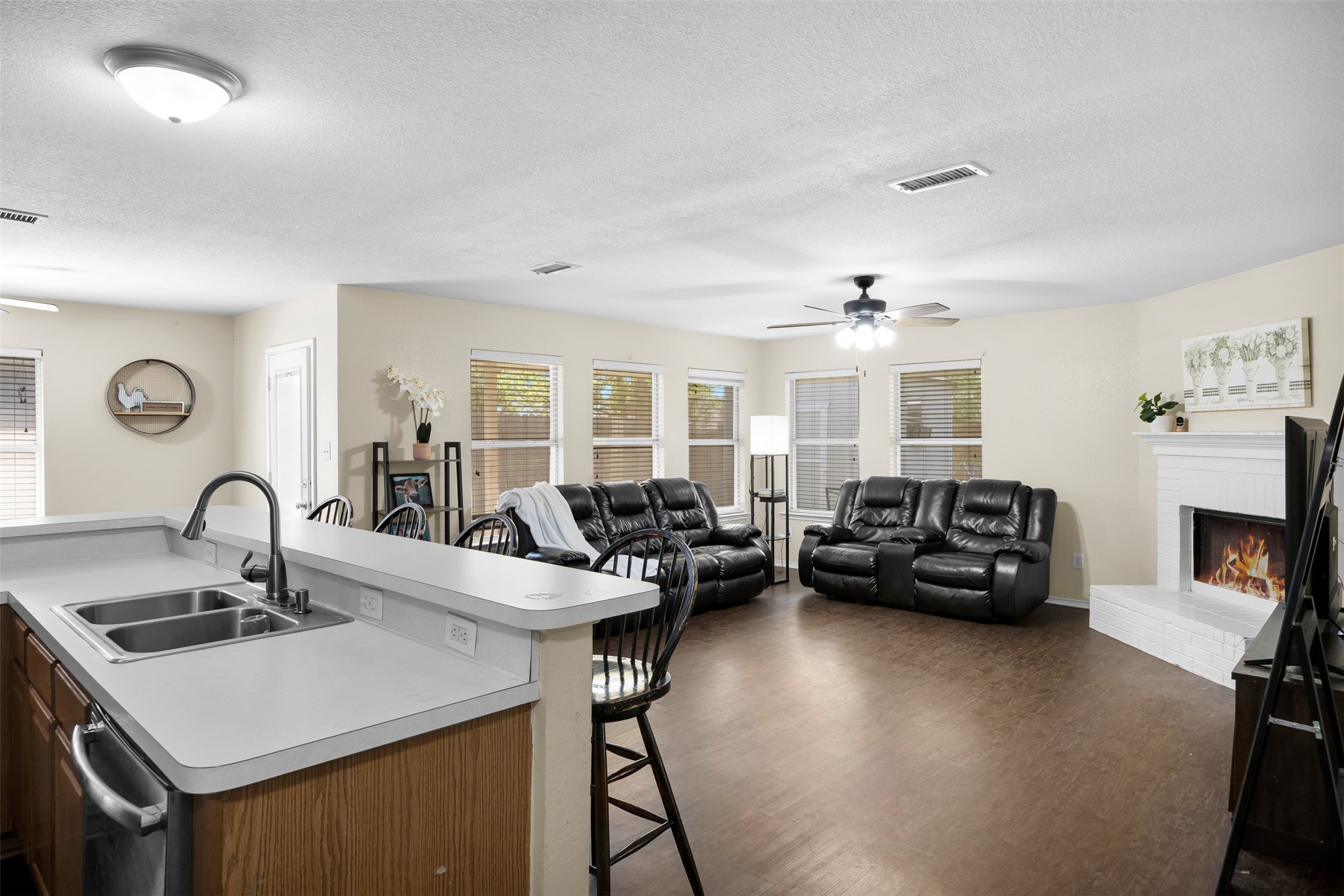 313 Angela Drive Burleson TX 76028