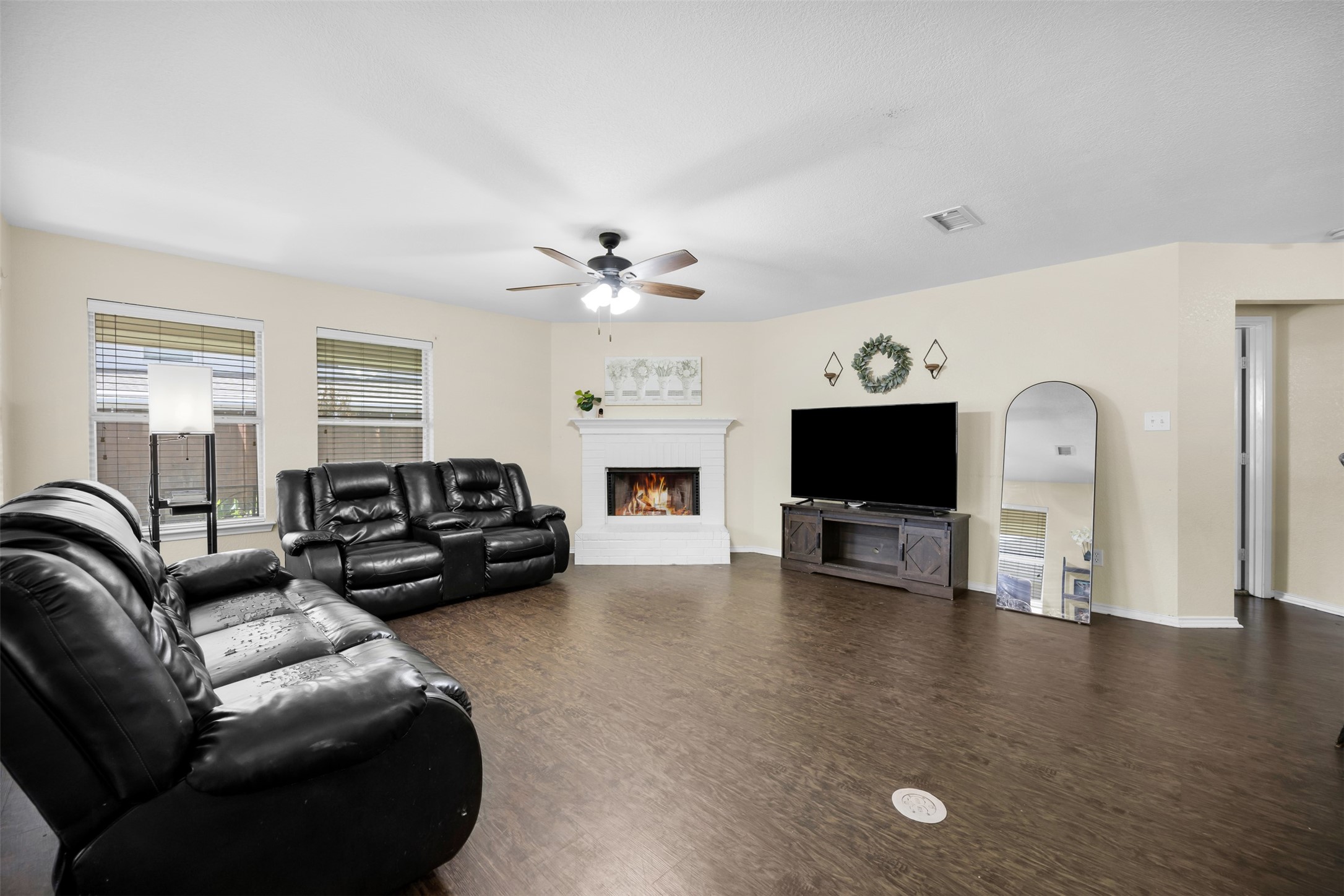 313 Angela Drive Burleson TX 76028