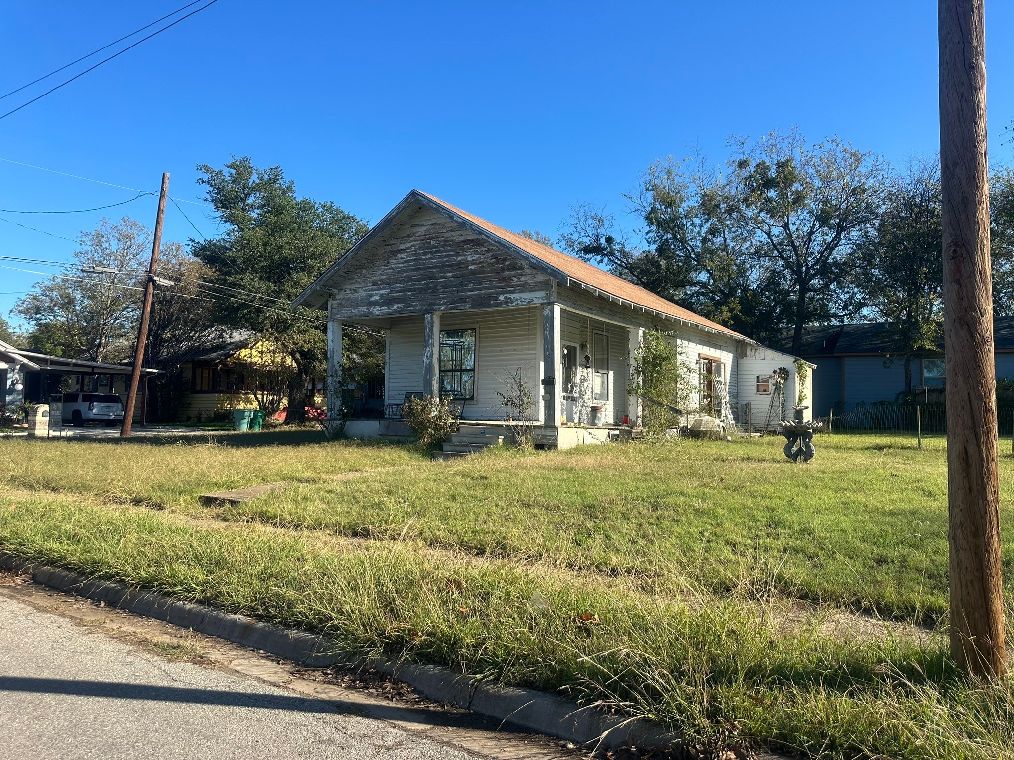 303 S Vaden Street Sherman TX 75090