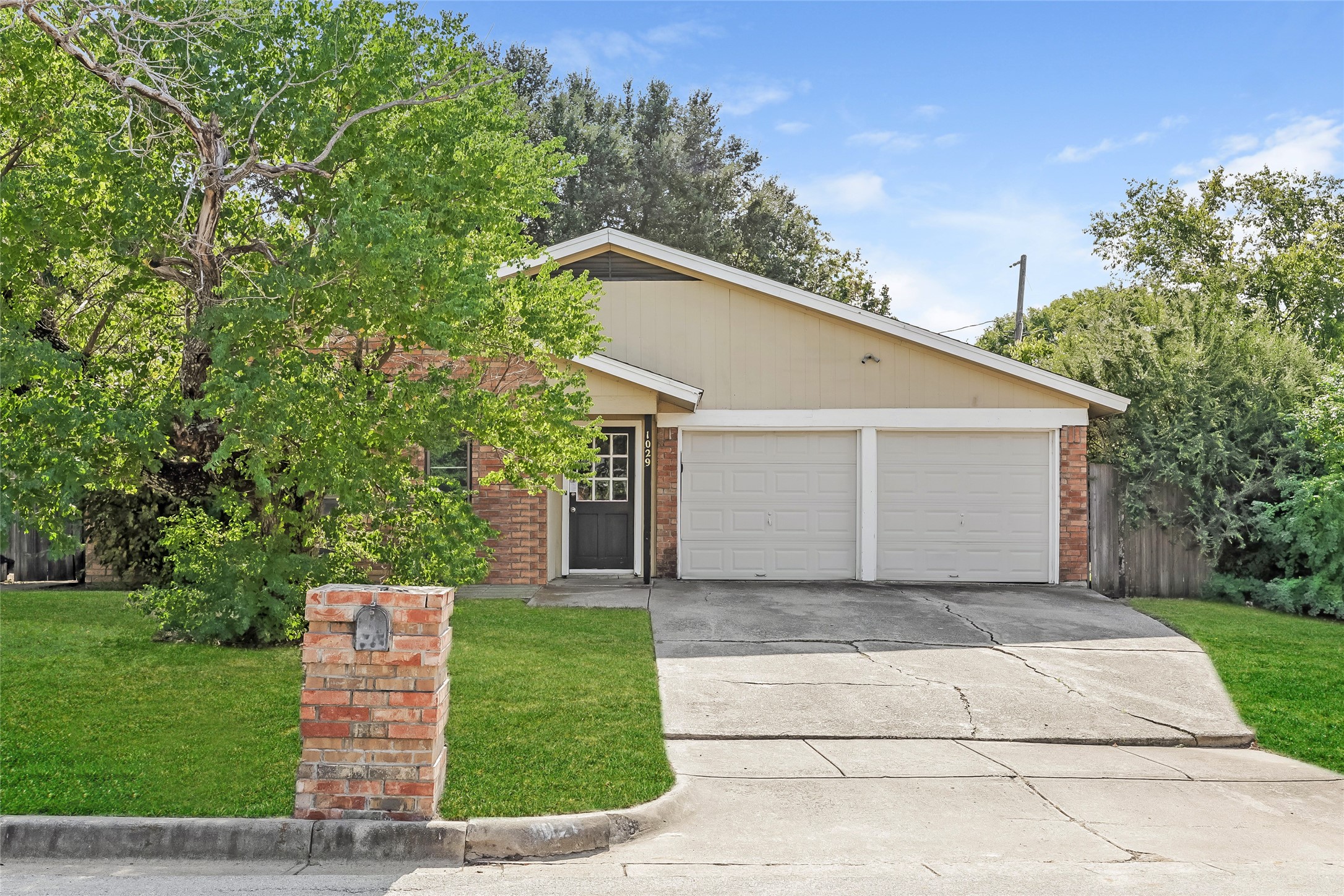 1029 Fox River Lane Fort Worth TX 76120