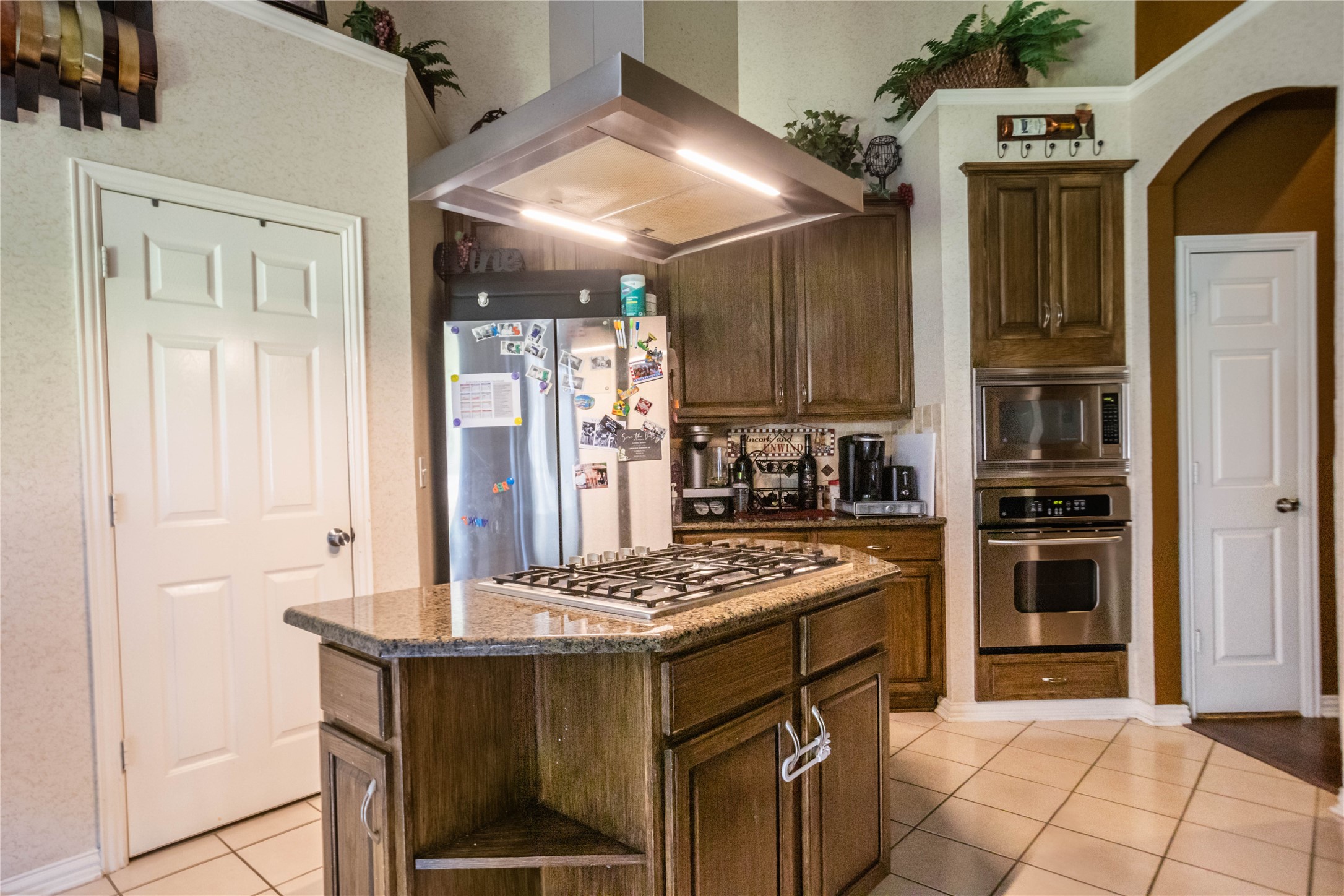 2405 Pine Hollow Court Arlington TX 76006