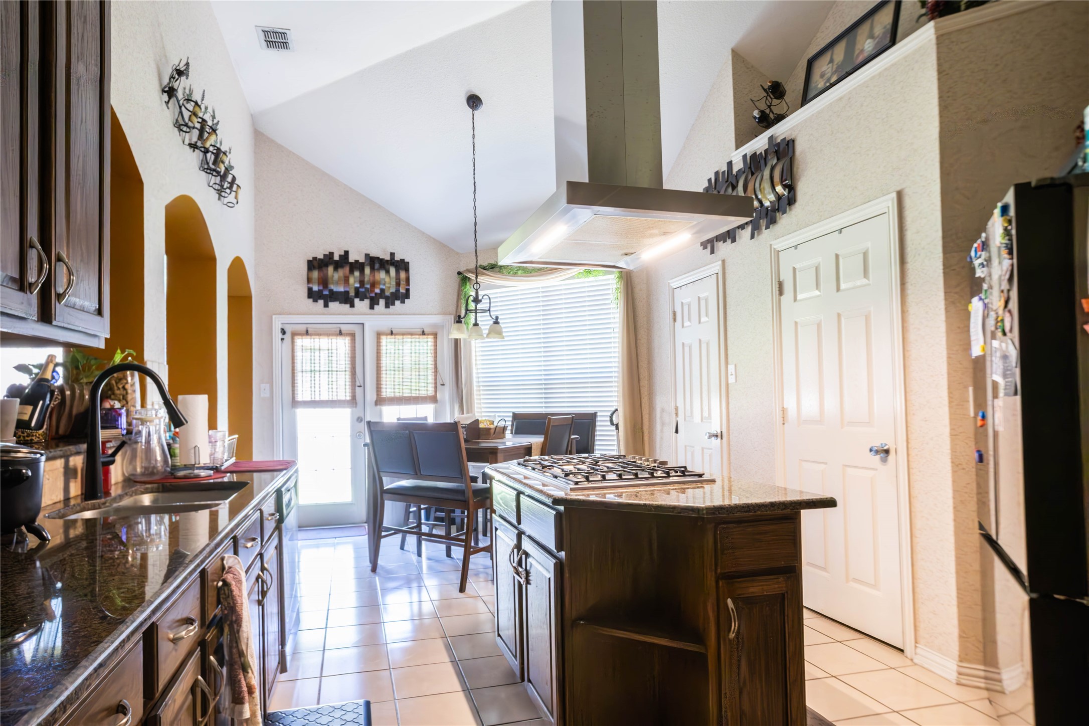 2405 Pine Hollow Court Arlington TX 76006