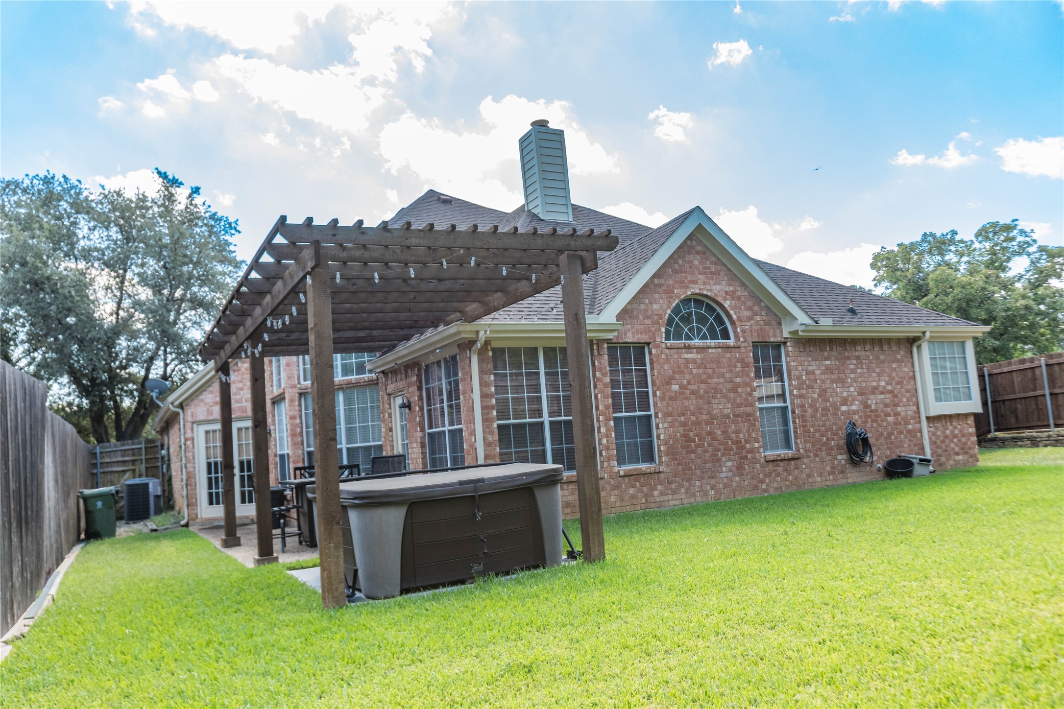 2405 Pine Hollow Court Arlington TX 76006