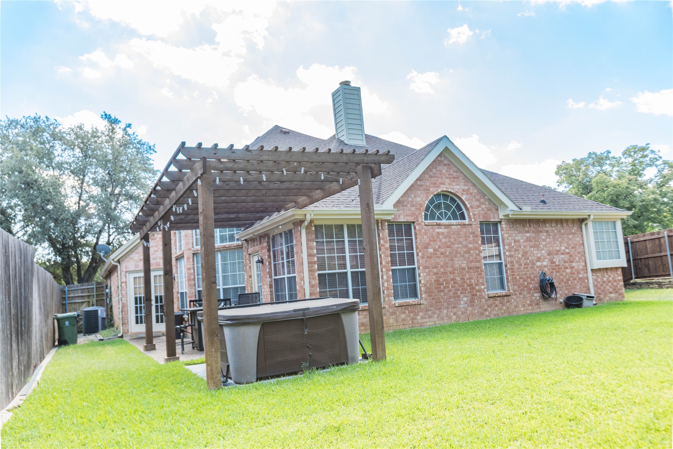 2405 Pine Hollow Court Arlington TX 76006