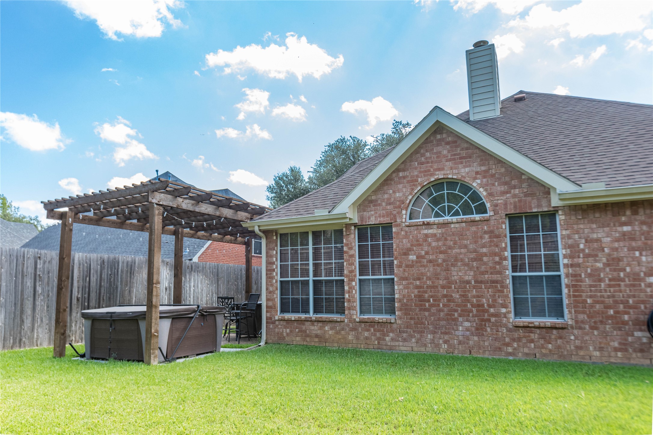 2405 Pine Hollow Court Arlington TX 76006