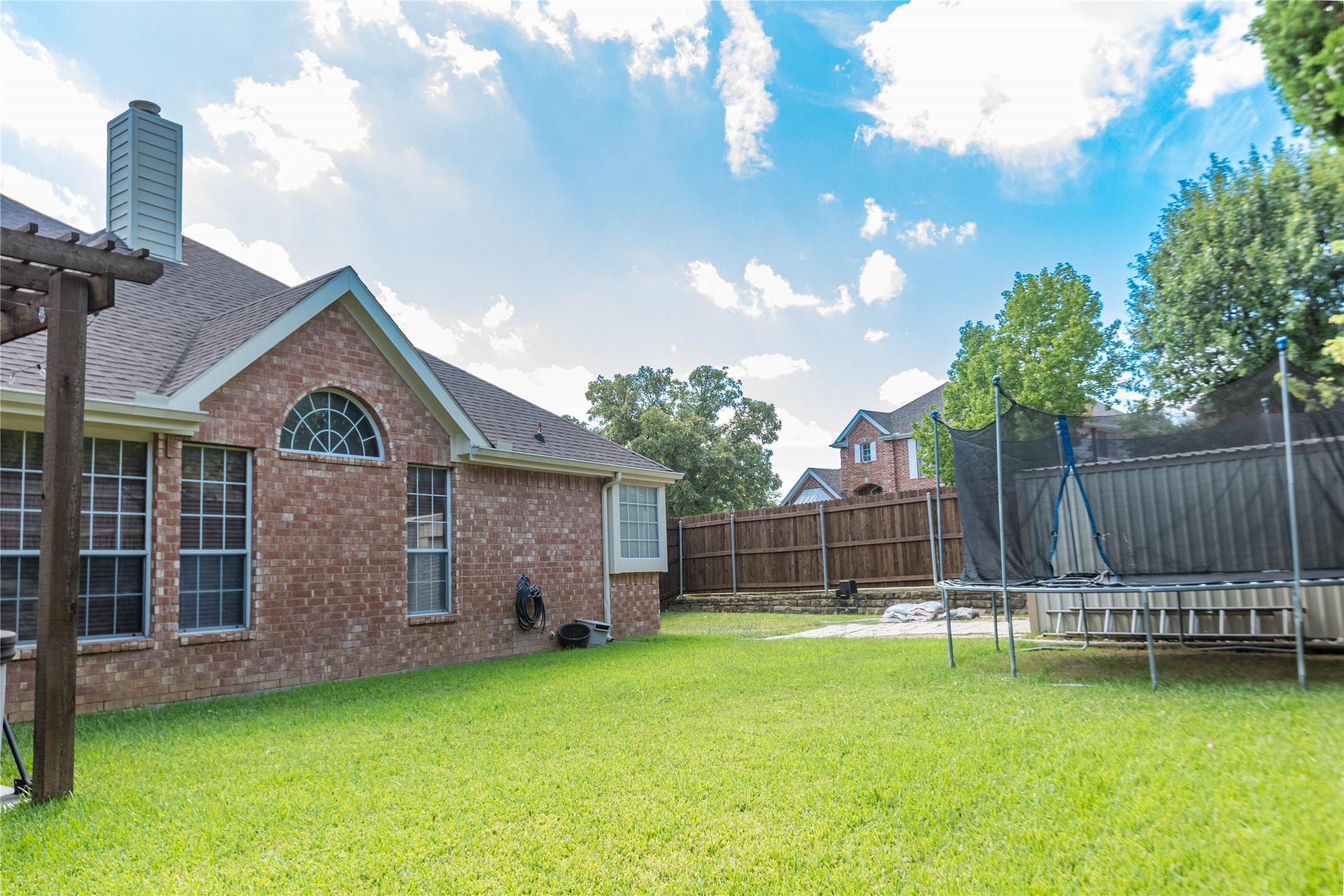 2405 Pine Hollow Court Arlington TX 76006