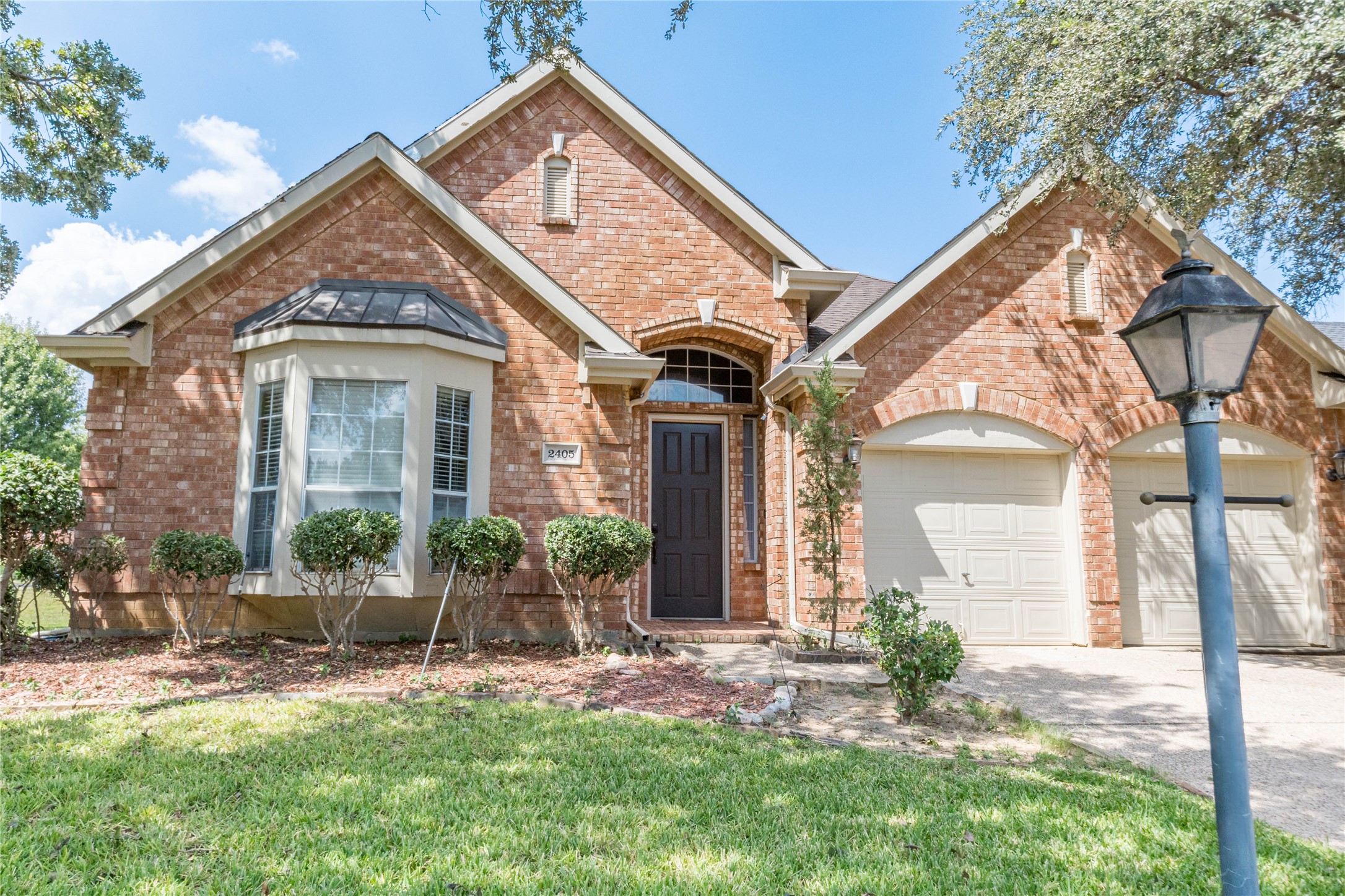 2405 Pine Hollow Court Arlington TX 76006