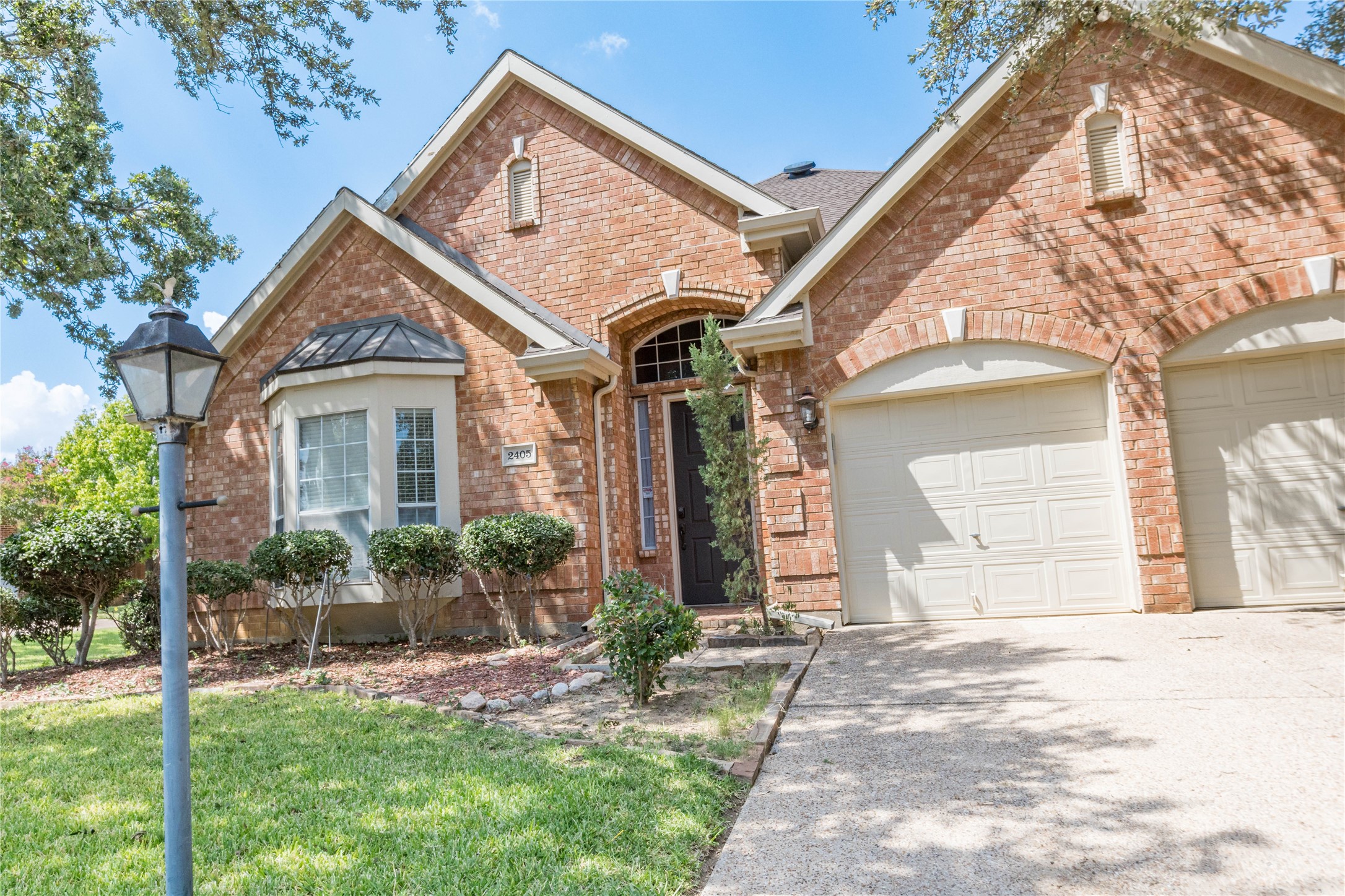 2405 Pine Hollow Court Arlington TX 76006