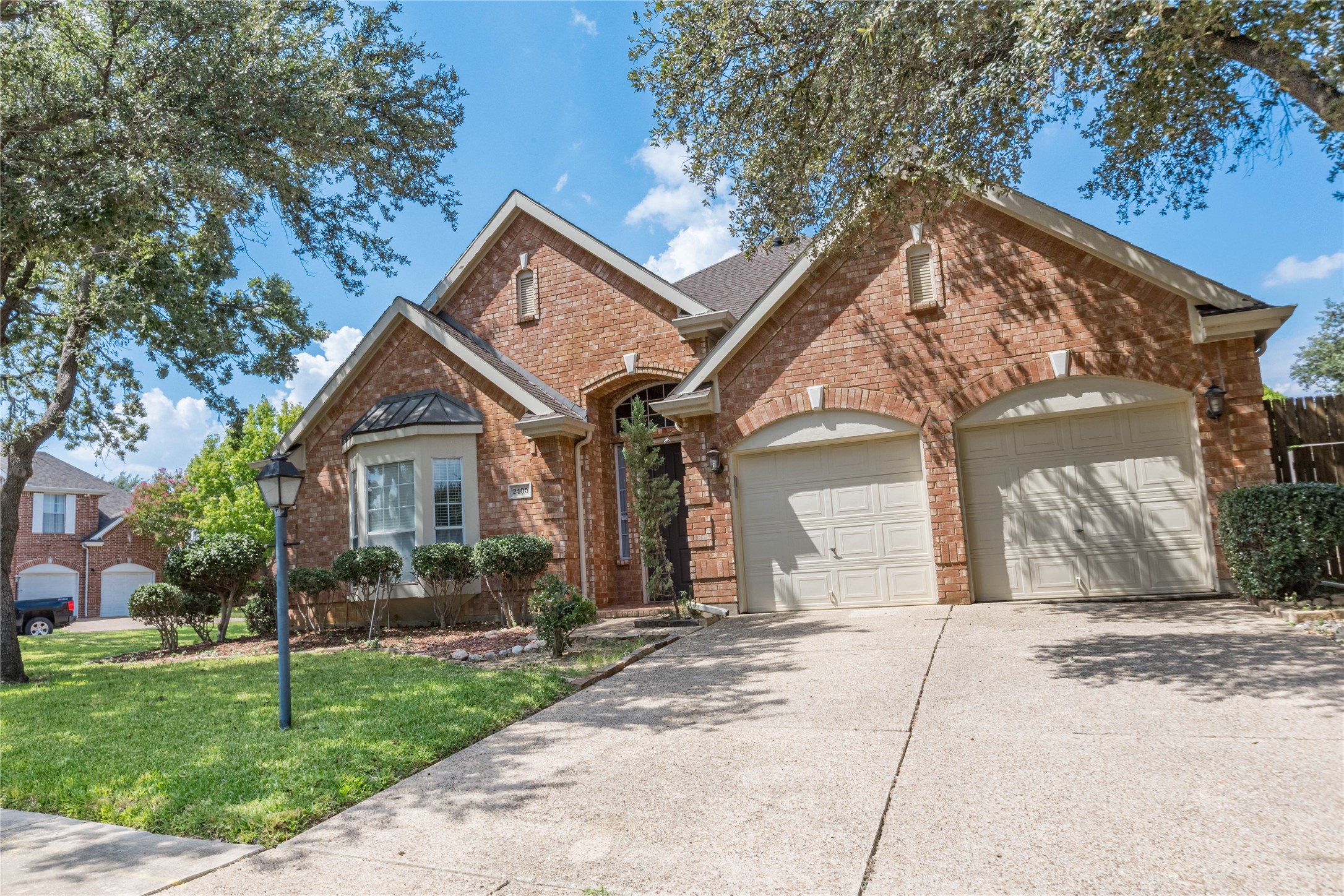 2405 Pine Hollow Court Arlington TX 76006