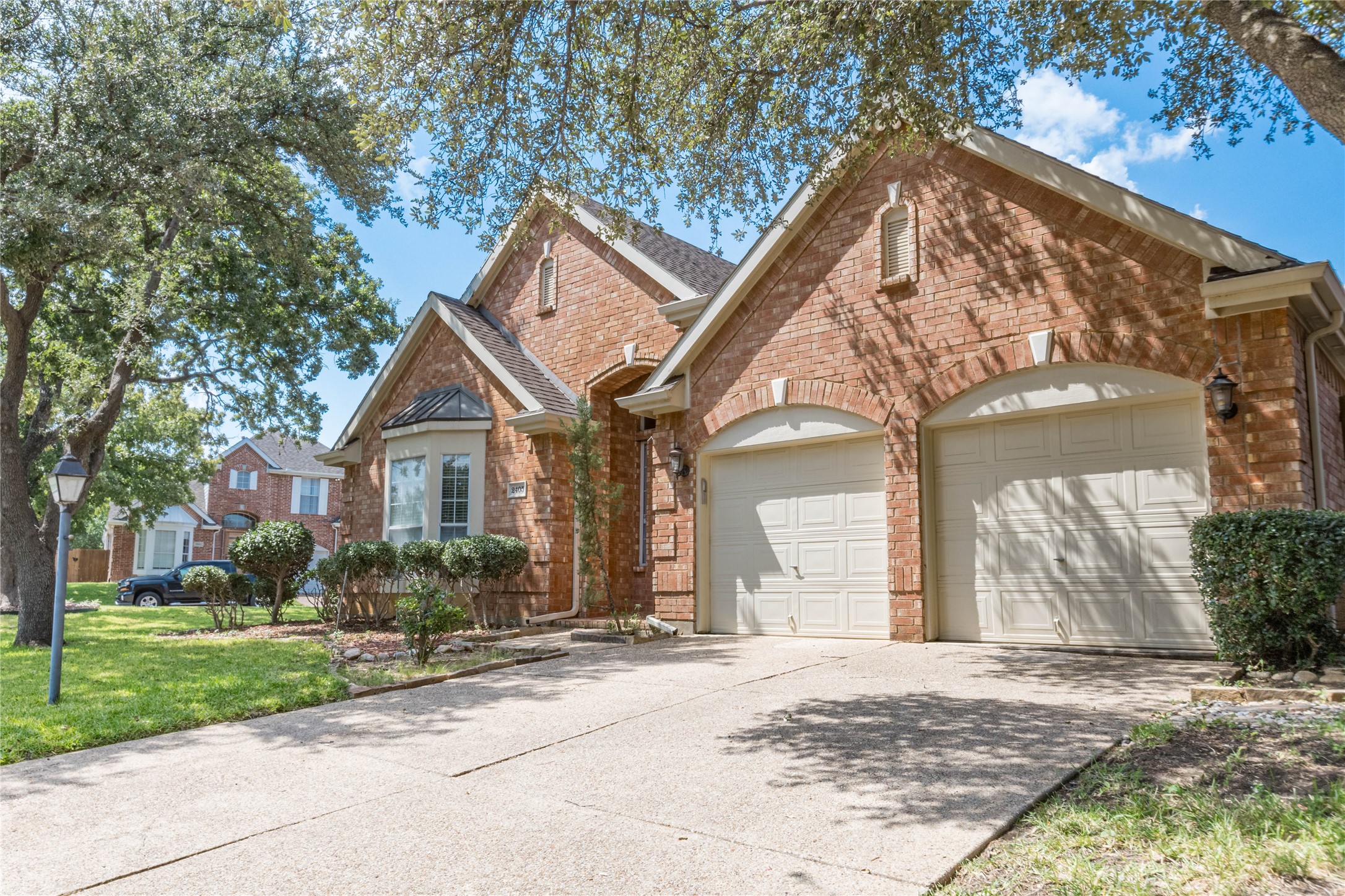 2405 Pine Hollow Court Arlington TX 76006