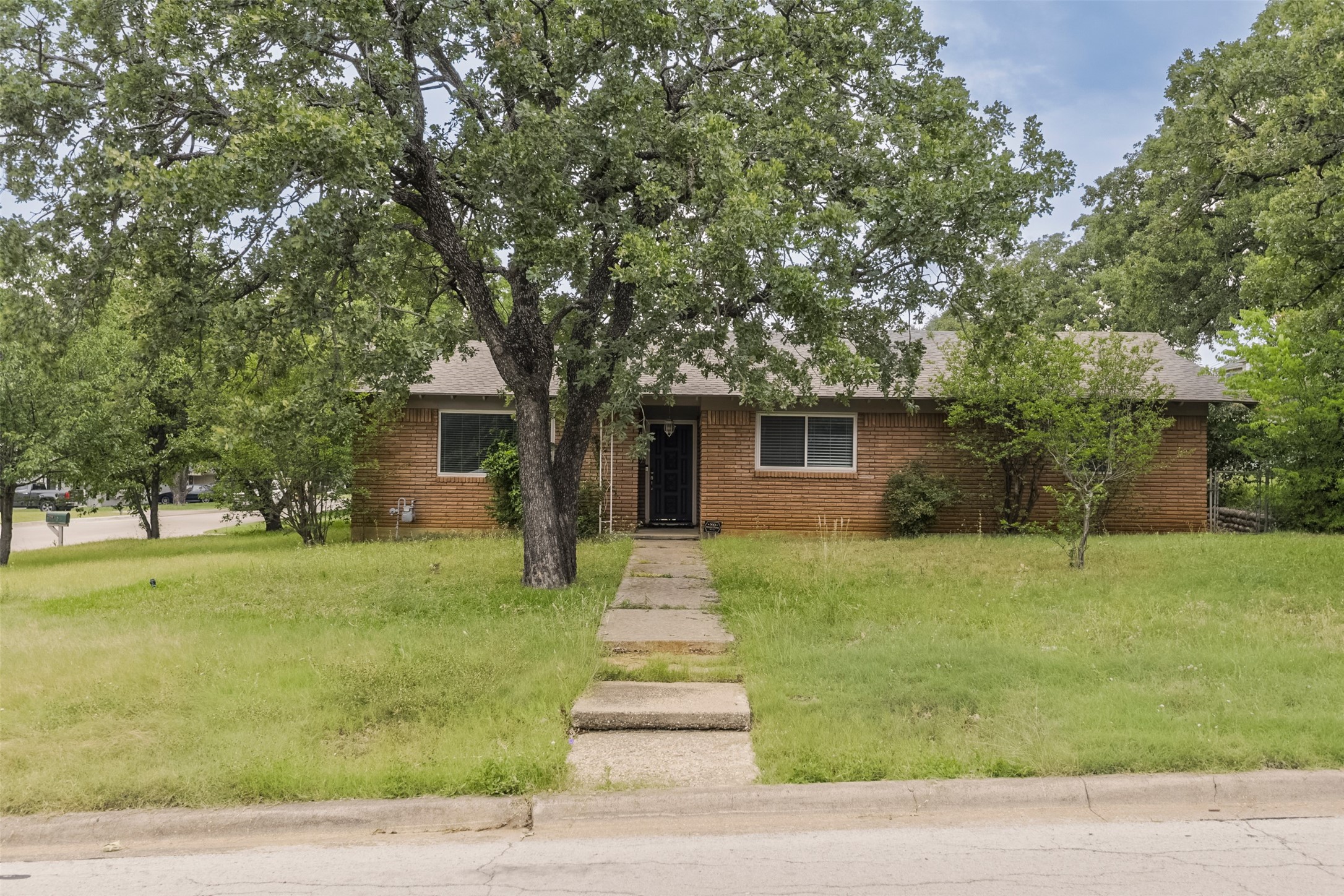 1200 Desiree Lane Hurst TX 76053