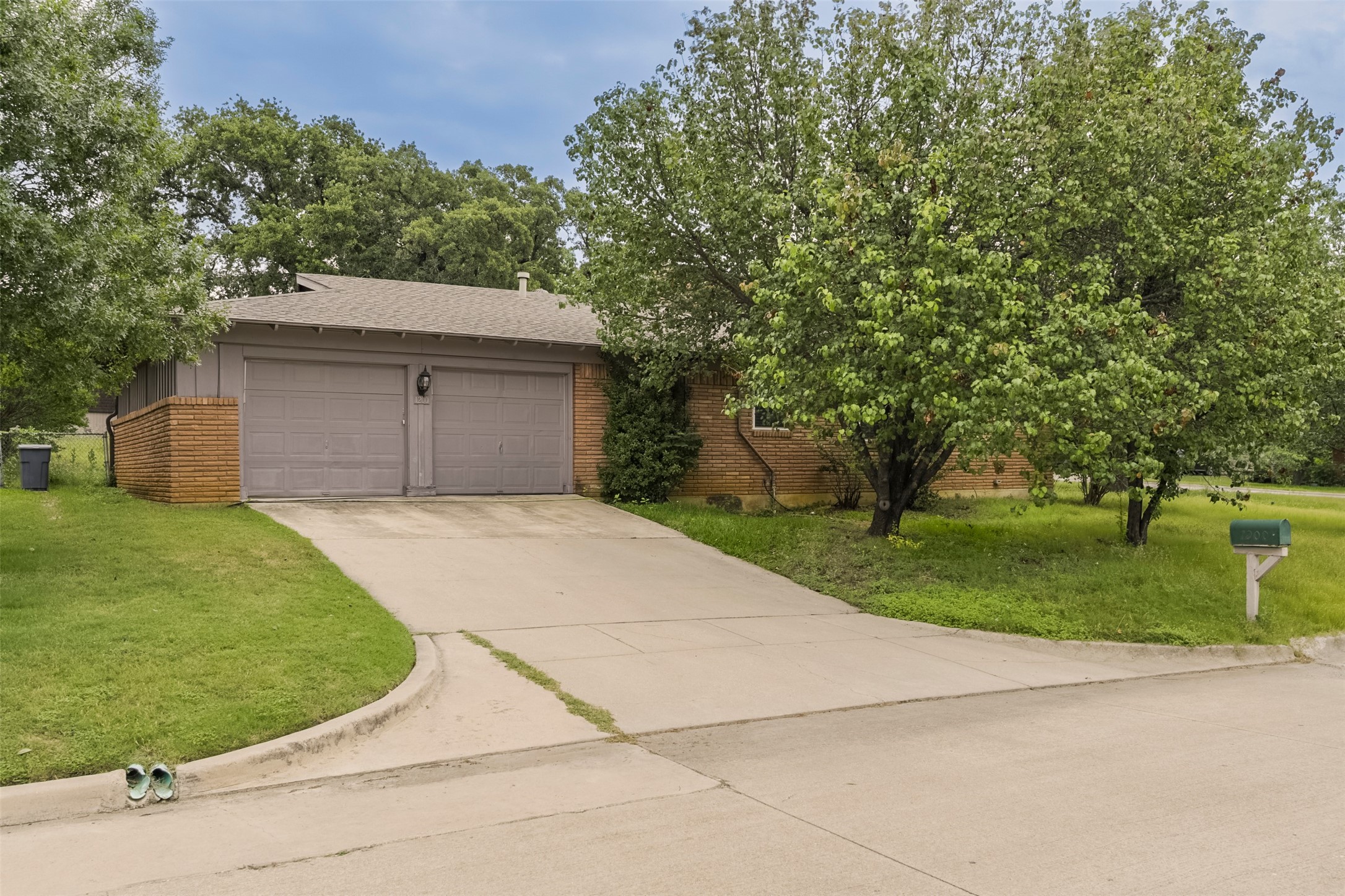 1200 Desiree Lane Hurst TX 76053
