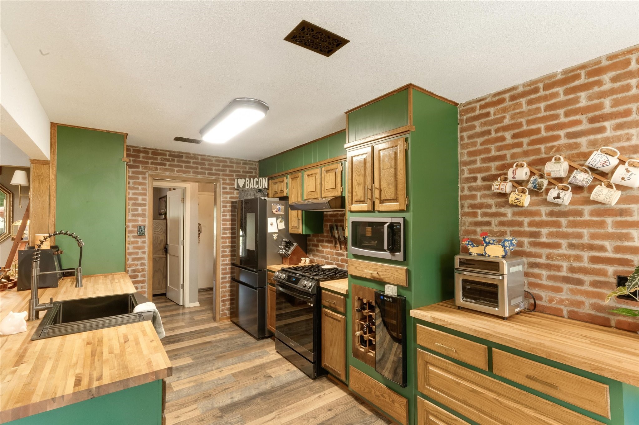 4513 Charles Court Benbrook TX 76116