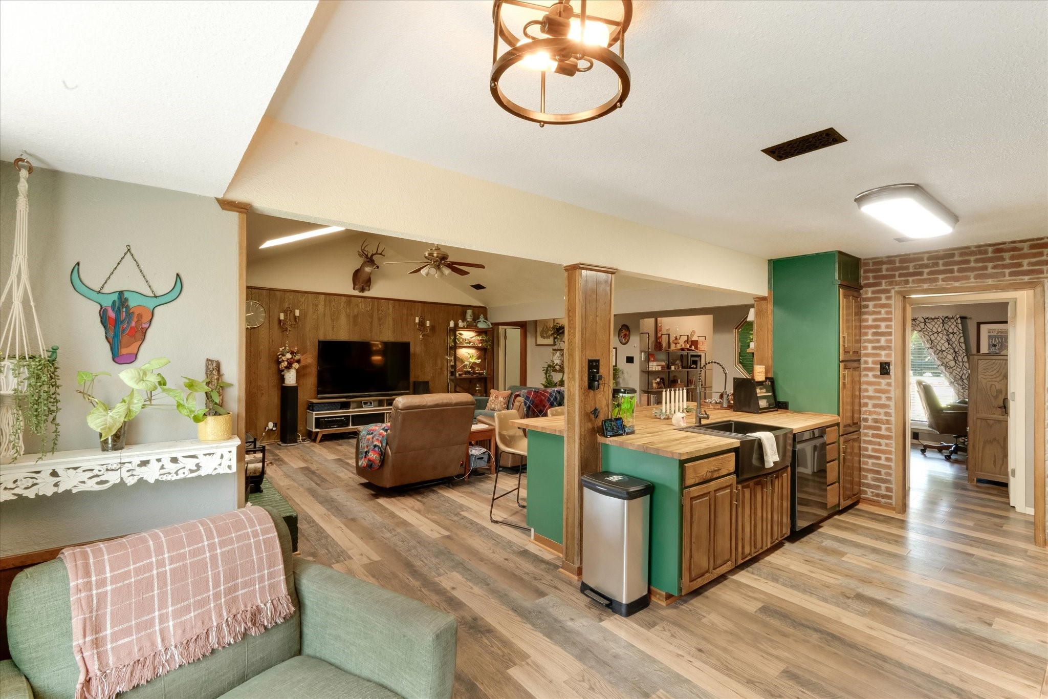 4513 Charles Court Benbrook TX 76116