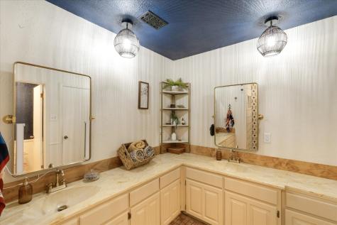 4513 Charles Court Benbrook TX 76116