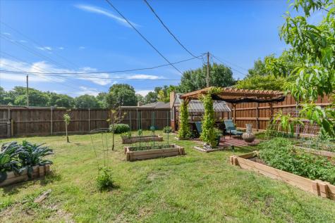 4513 Charles Court Benbrook TX 76116