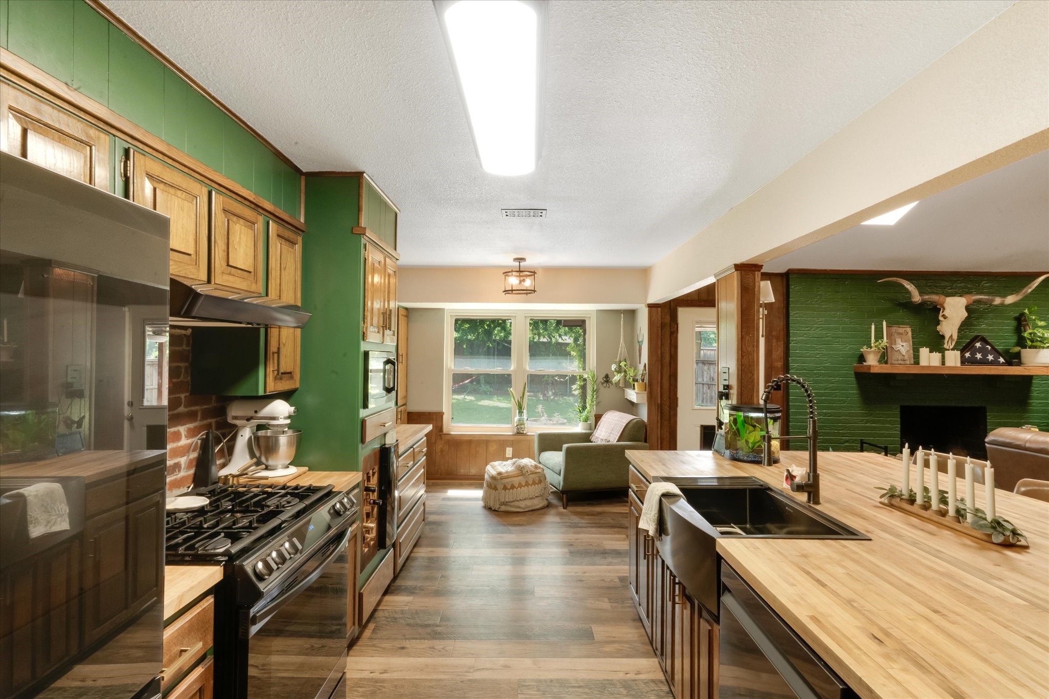 4513 Charles Court Benbrook TX 76116