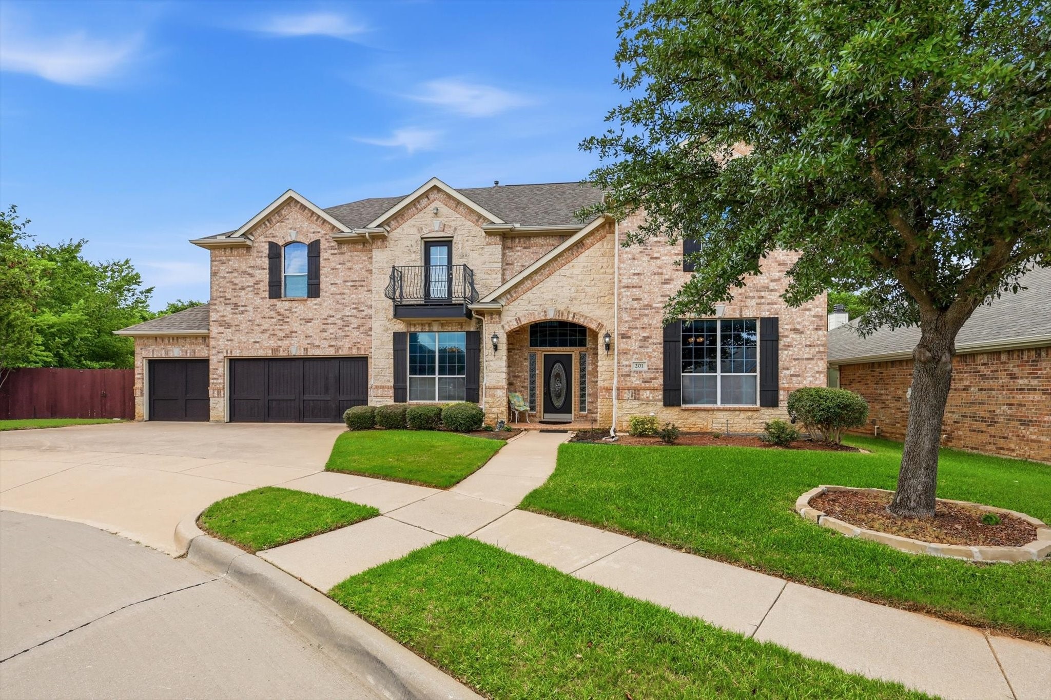 201 Fountainview Drive Euless TX 76039