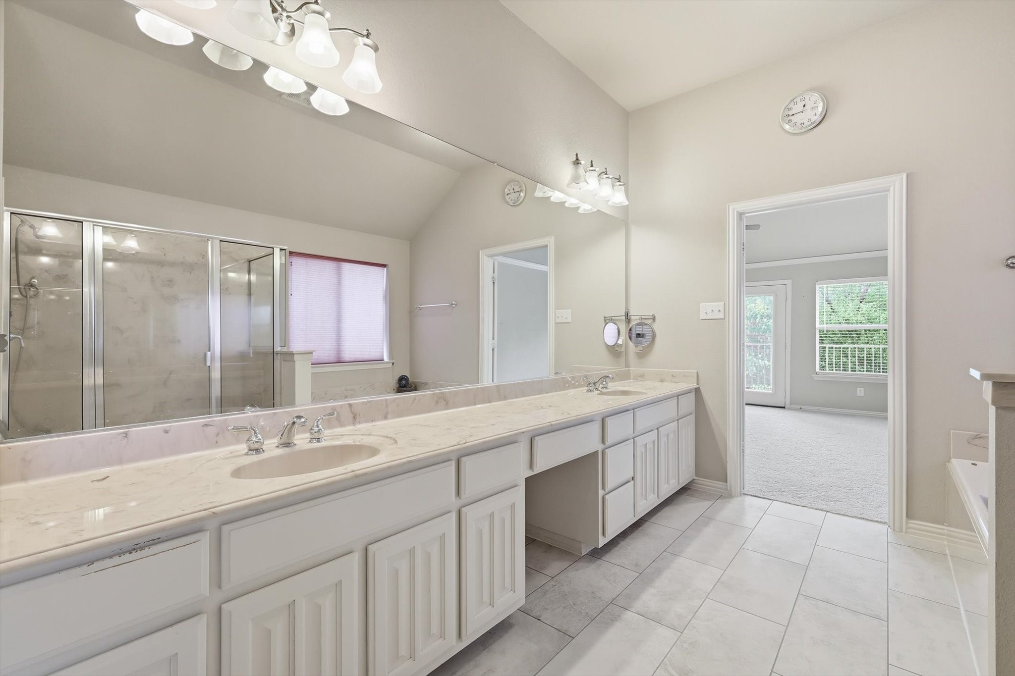 201 Fountainview Drive Euless TX 76039