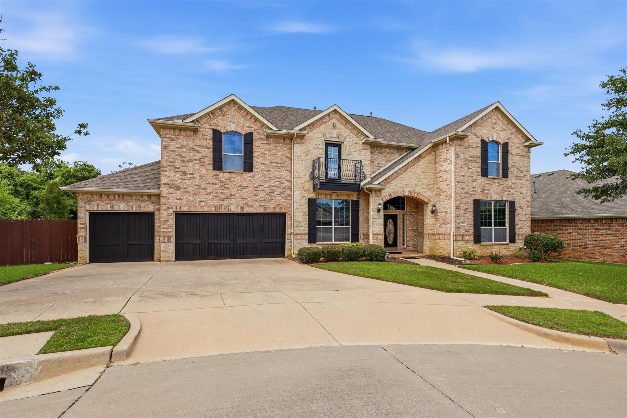 201 Fountainview Drive Euless TX 76039