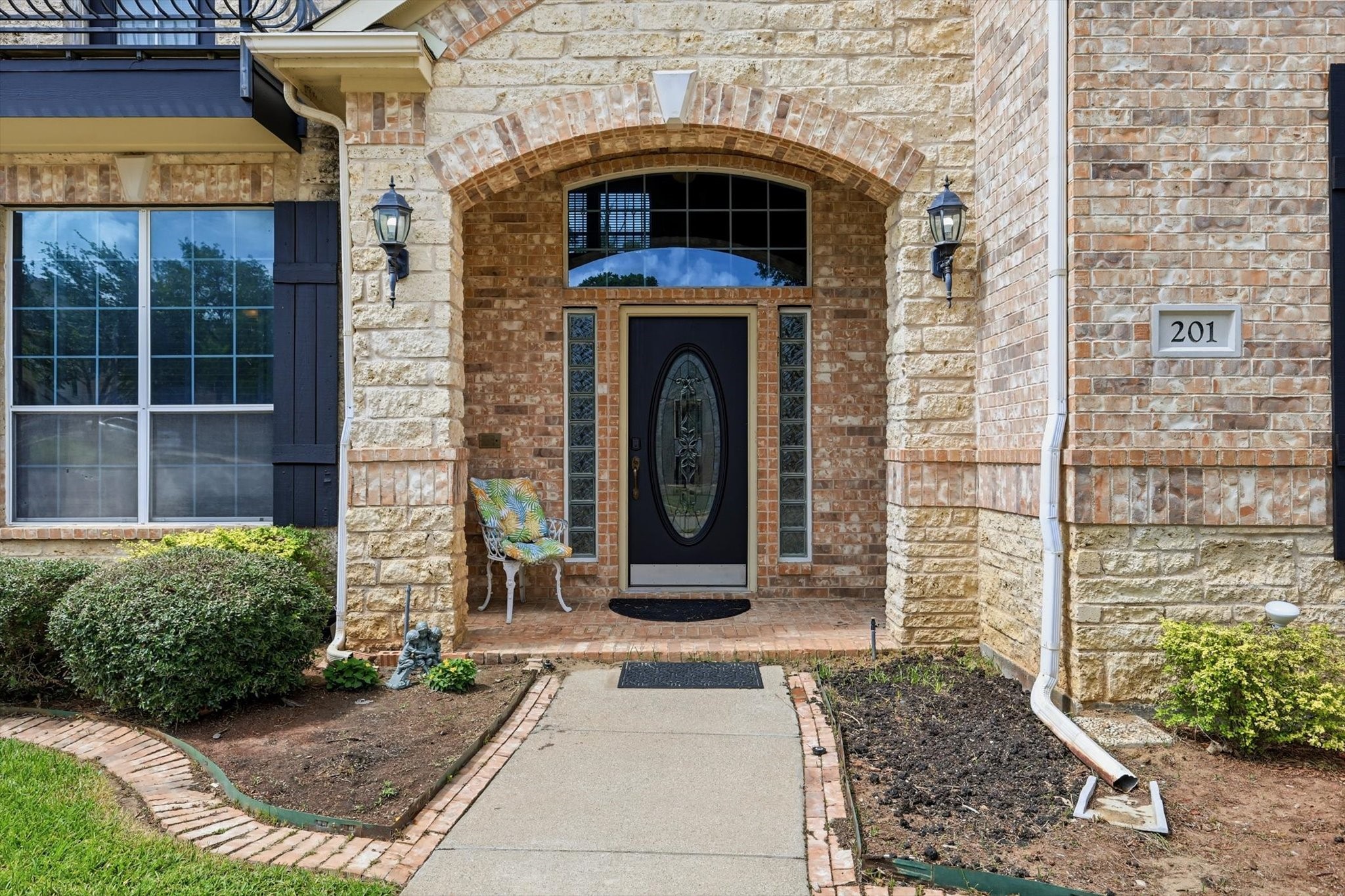 201 Fountainview Drive Euless TX 76039