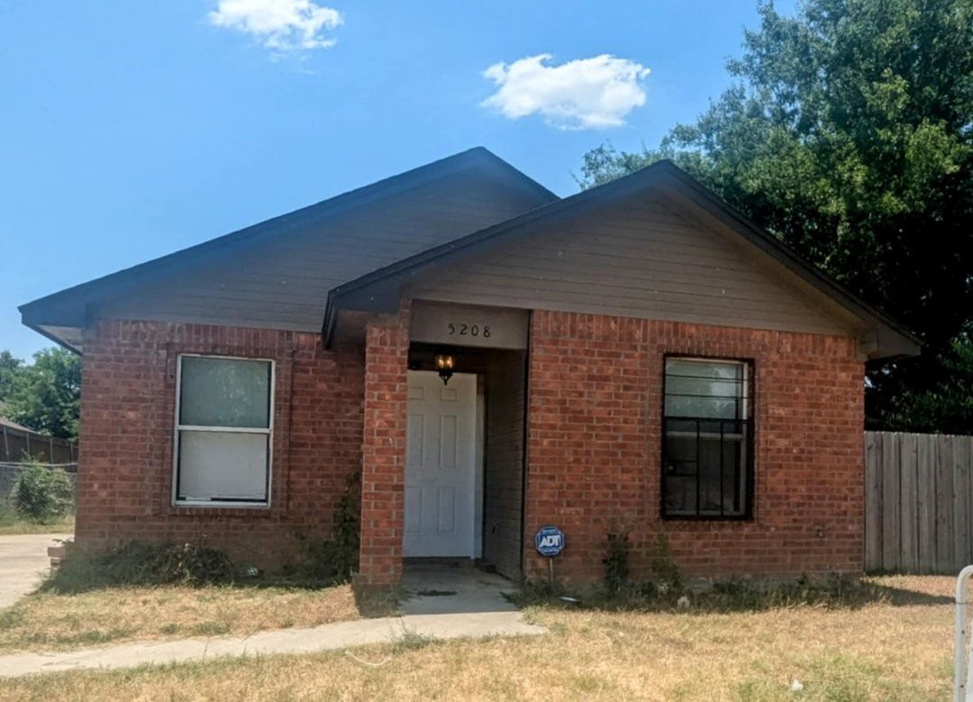 5208 Carol Avenue Fort Worth TX 76105