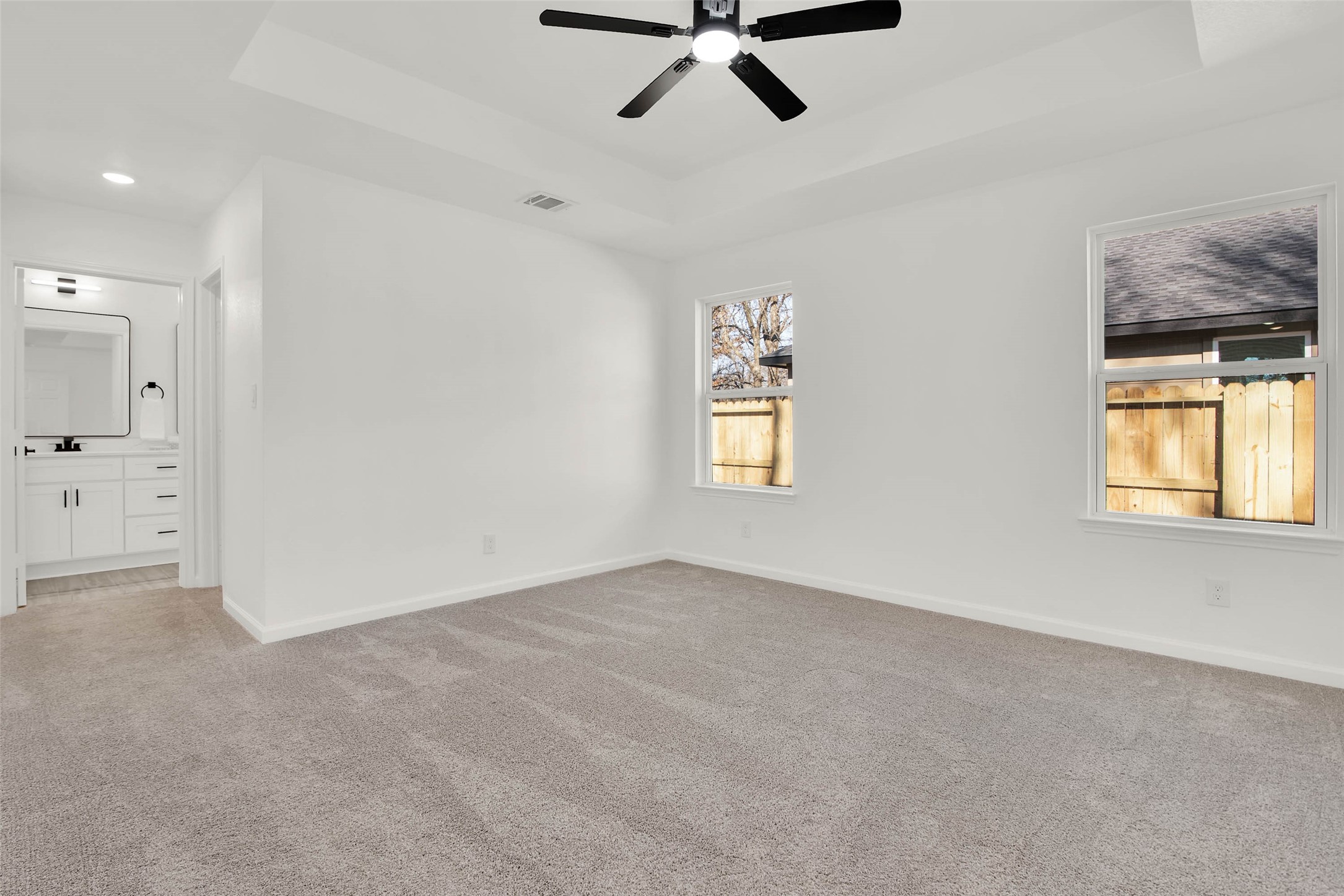 1013 S Grand Gainesville TX 76240