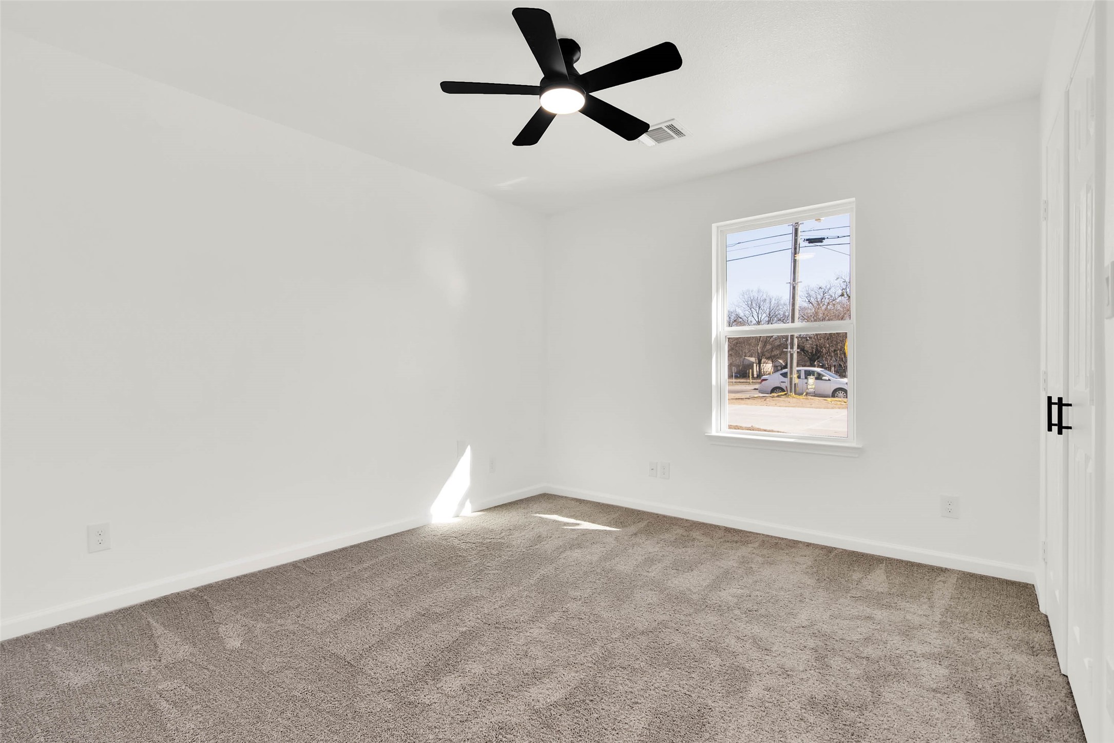 1013 S Grand Gainesville TX 76240