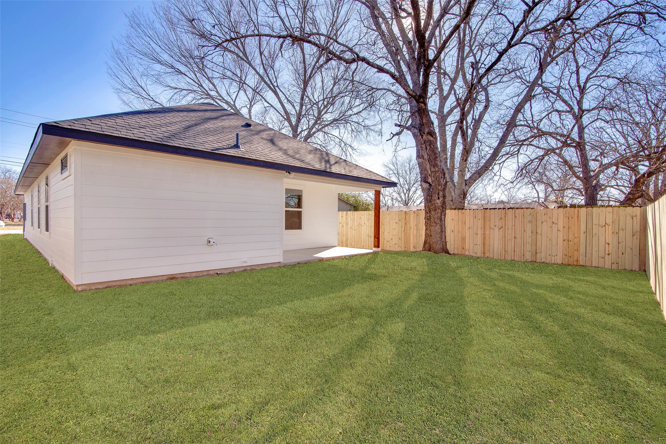 1013 S Grand Gainesville TX 76240