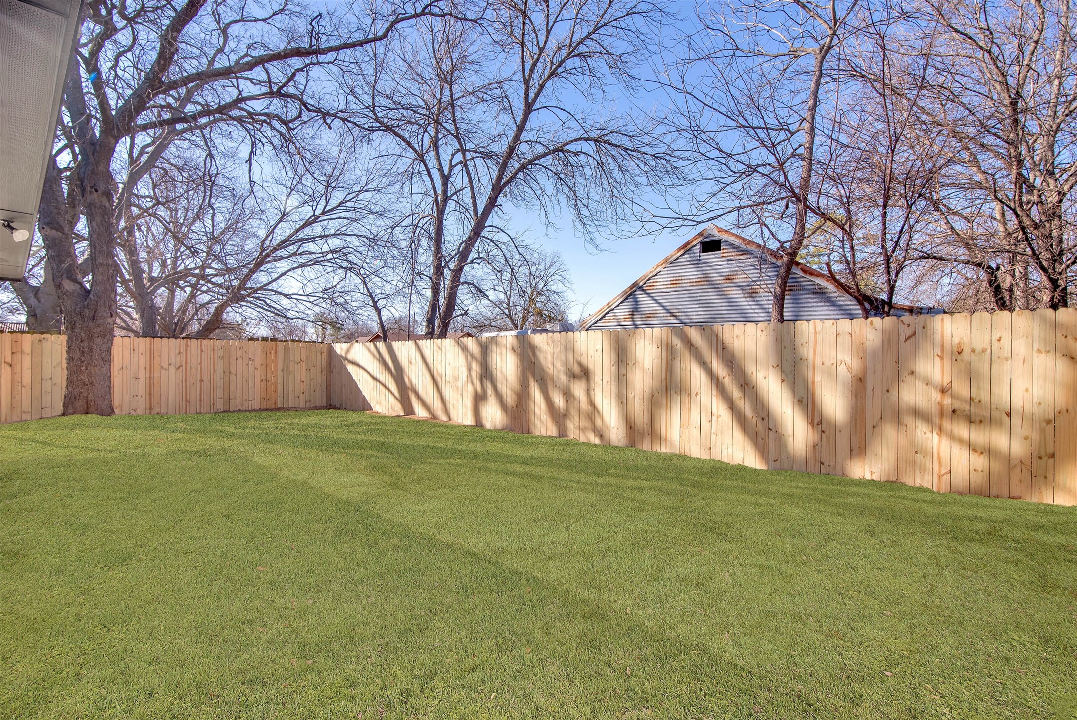 1013 S Grand Gainesville TX 76240