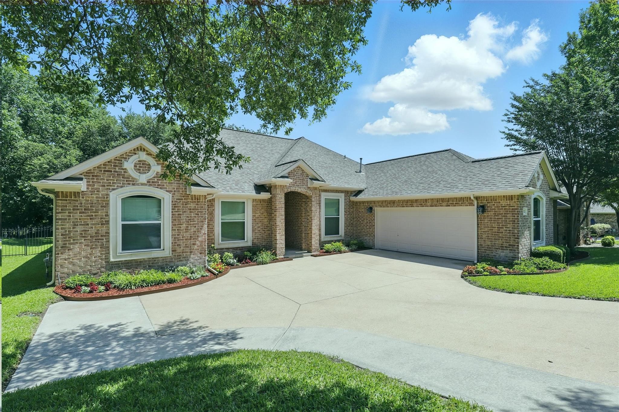 8974 Ranch Bluff Court Benbrook TX 76126