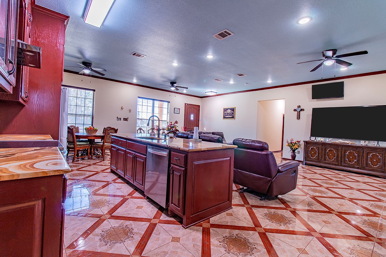 6045 Vz County Road 1110 Grand Saline TX 75140