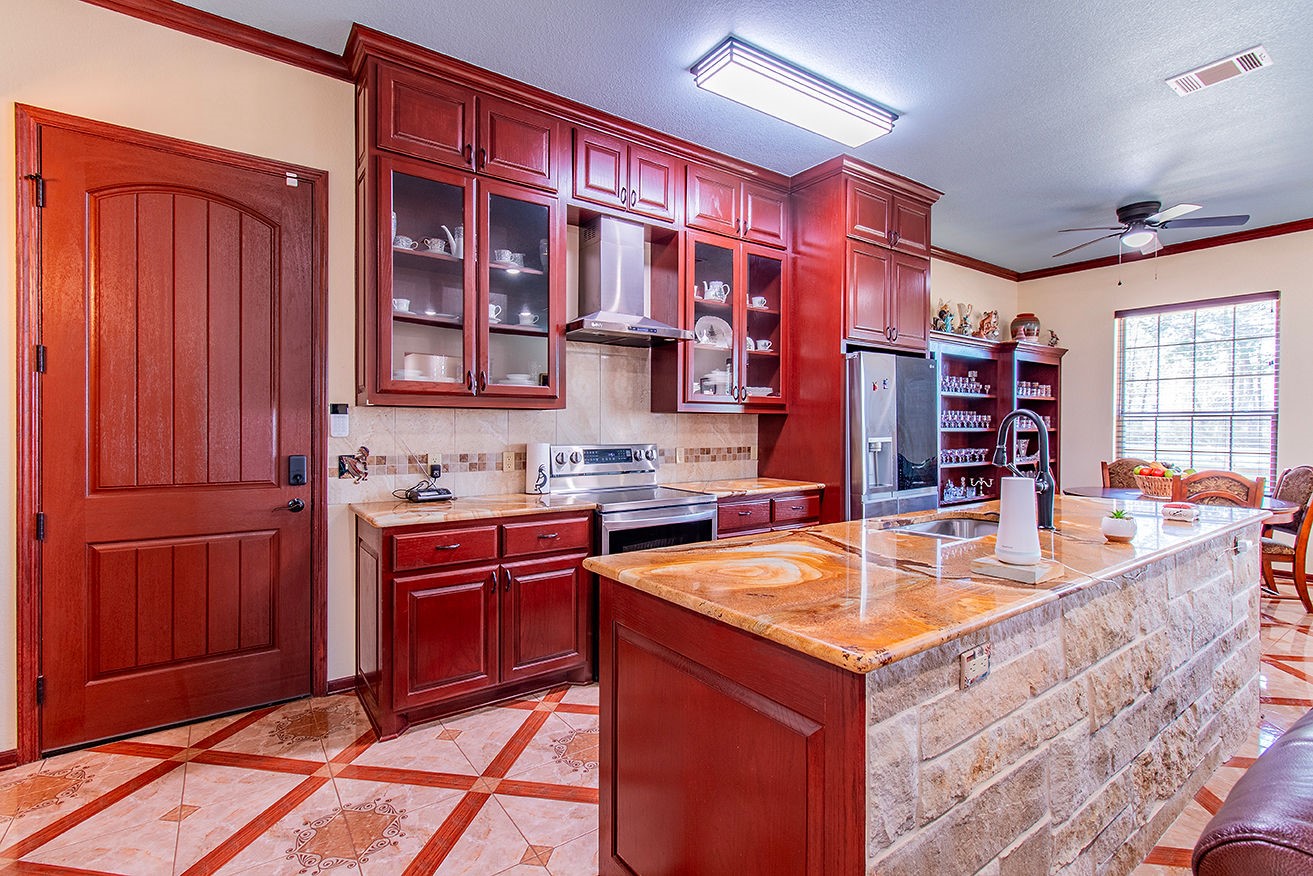 6045 Vz County Road 1110 Grand Saline TX 75140
