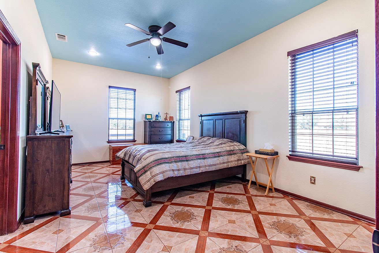 6045 Vz County Road 1110 Grand Saline TX 75140