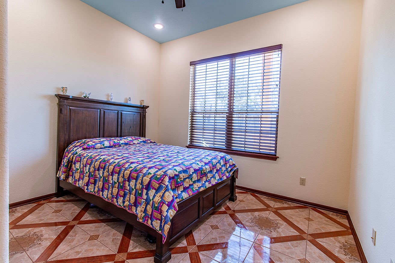6045 Vz County Road 1110 Grand Saline TX 75140