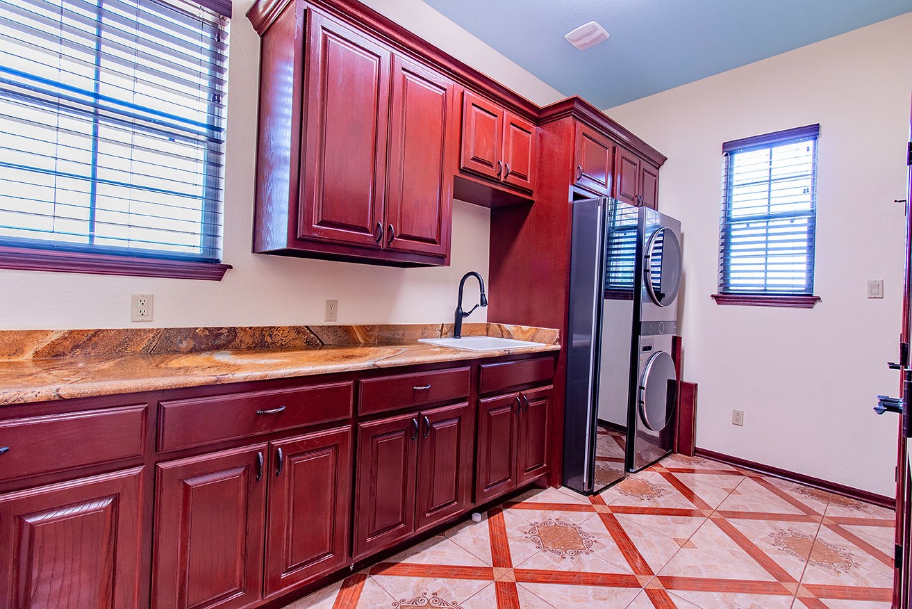 6045 Vz County Road 1110 Grand Saline TX 75140