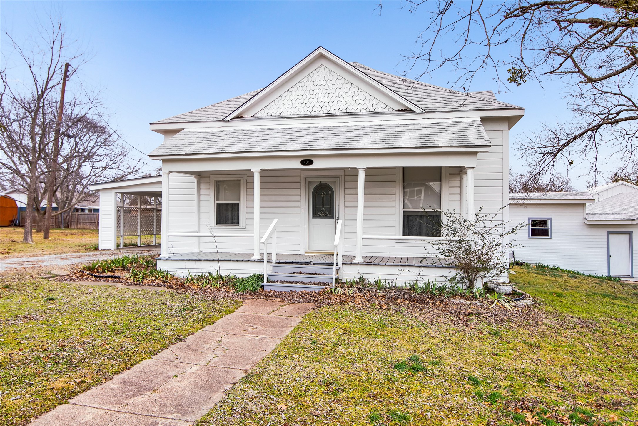 404 N Blanton Whitewright TX 75491