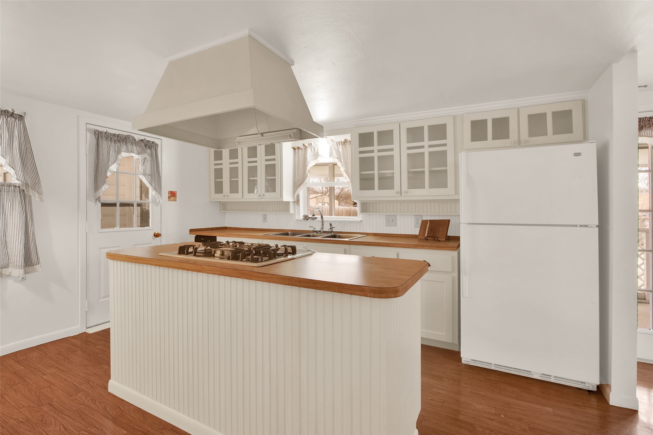 404 N Blanton Whitewright TX 75491